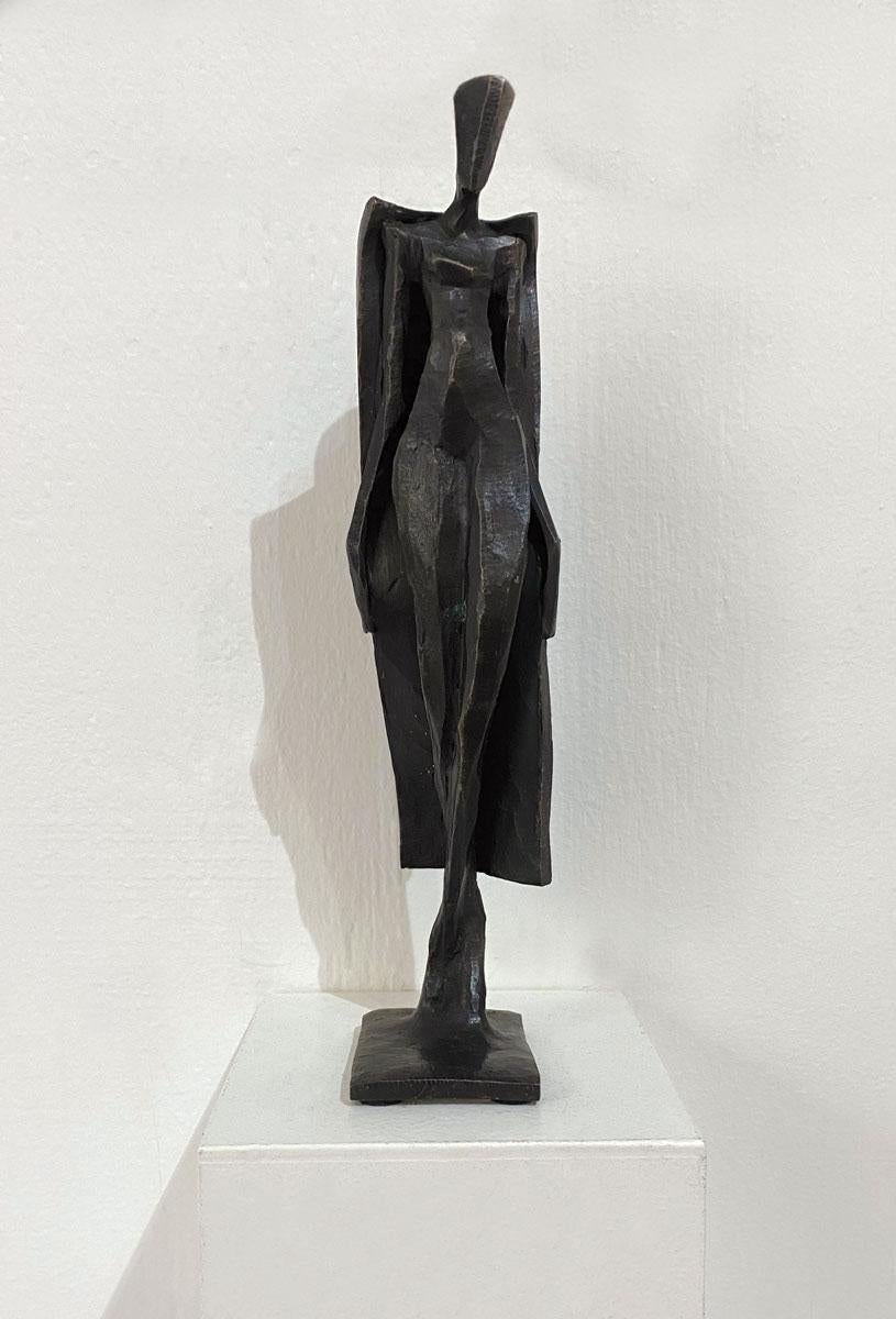 Herriet es una escultura figurativa de bronce en pose relajada, obra de Nando Kallweit.

Modelada a partir de posturas juveniles modernas, pero con un guiño a la importancia de la herencia a través de la estilizada cabeza de influencia egipcia. Una