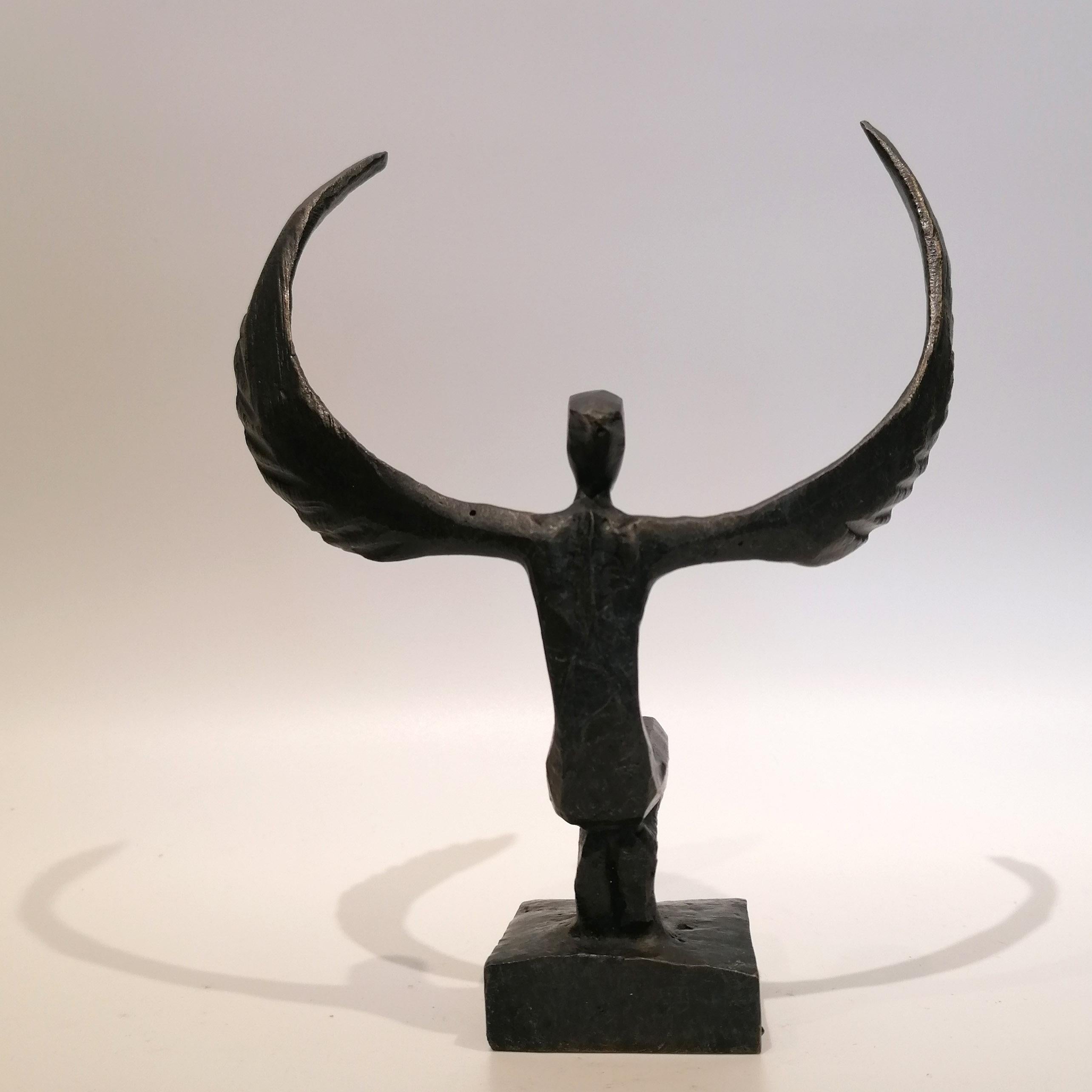 Icarus VIII by Nando Kallweit. Elegant bronze sculpture of a winged figure For Sale 2