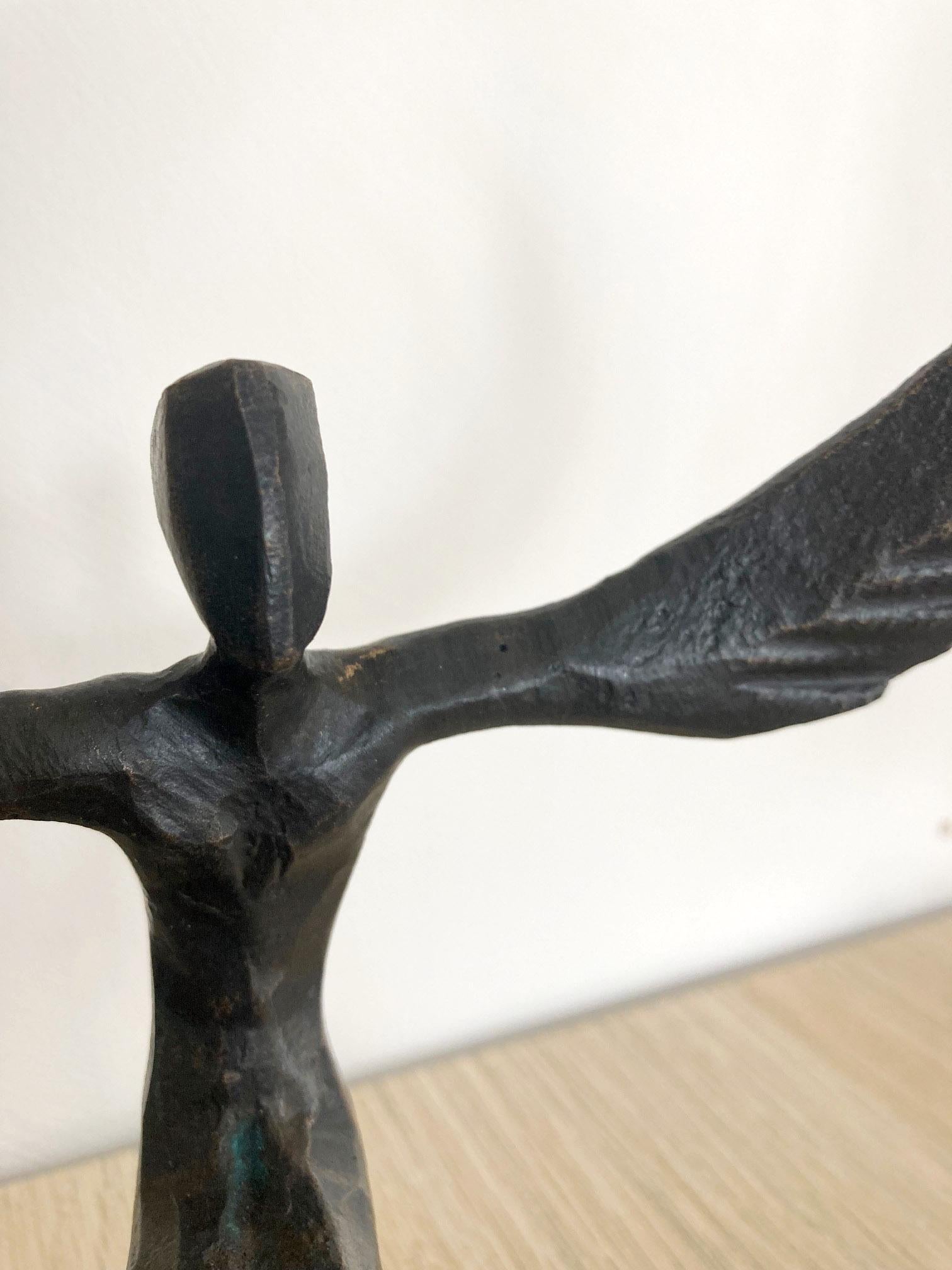 Icarus VIII by Nando Kallweit. Elegant bronze sculpture of a winged figure For Sale 4