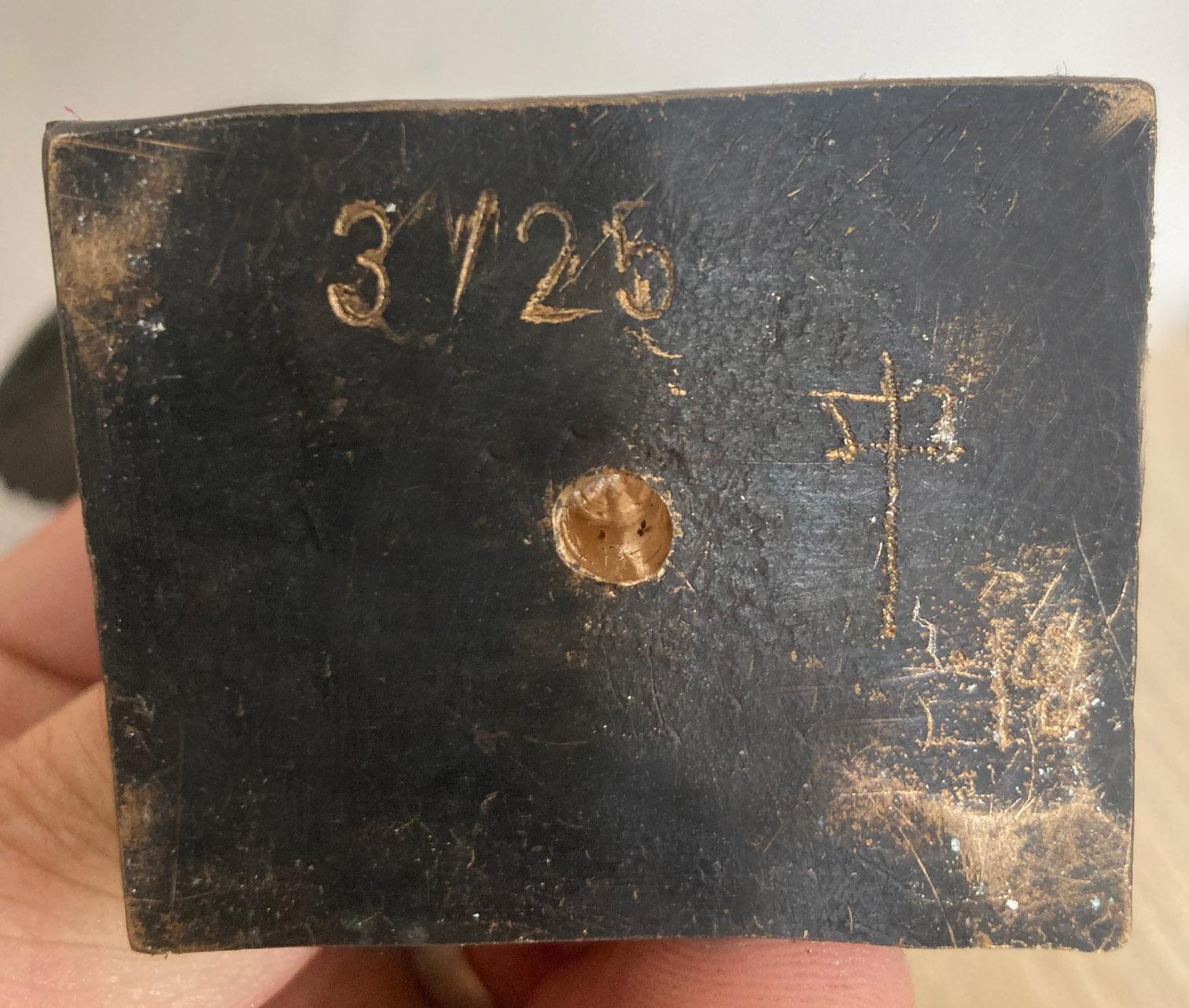 Icarus VIII by Nando Kallweit. Elegant bronze sculpture of a winged figure For Sale 6