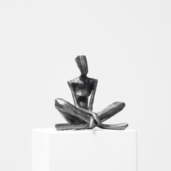 Janna by Nando Kallweit.  Elegant figurative sculpture.