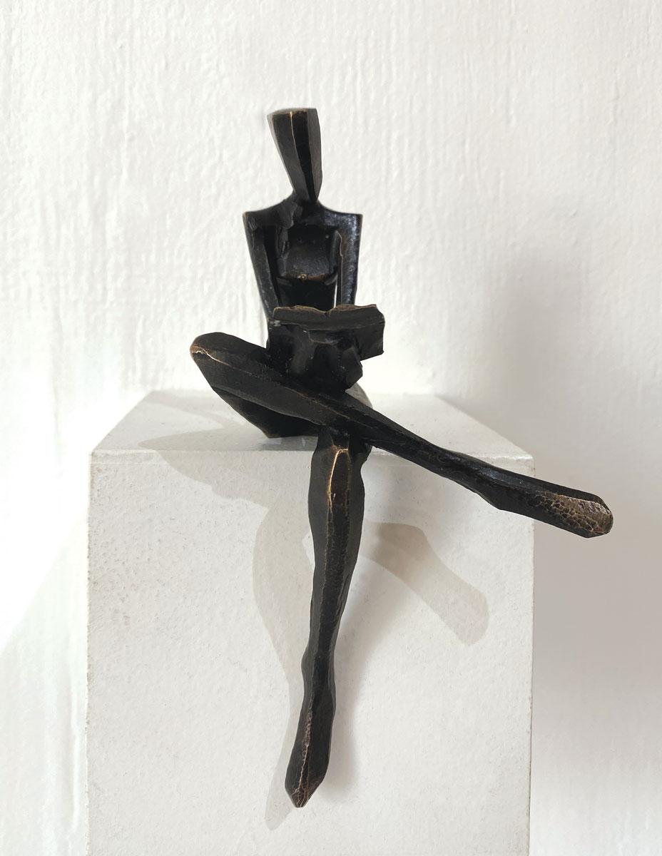 Janne. By Nando Kallweit. Elegant bronze figurative sculpture of a female.