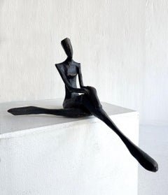 Jessy. Por Nando Kallweit. Elegante escultura figurativa de bronce.
