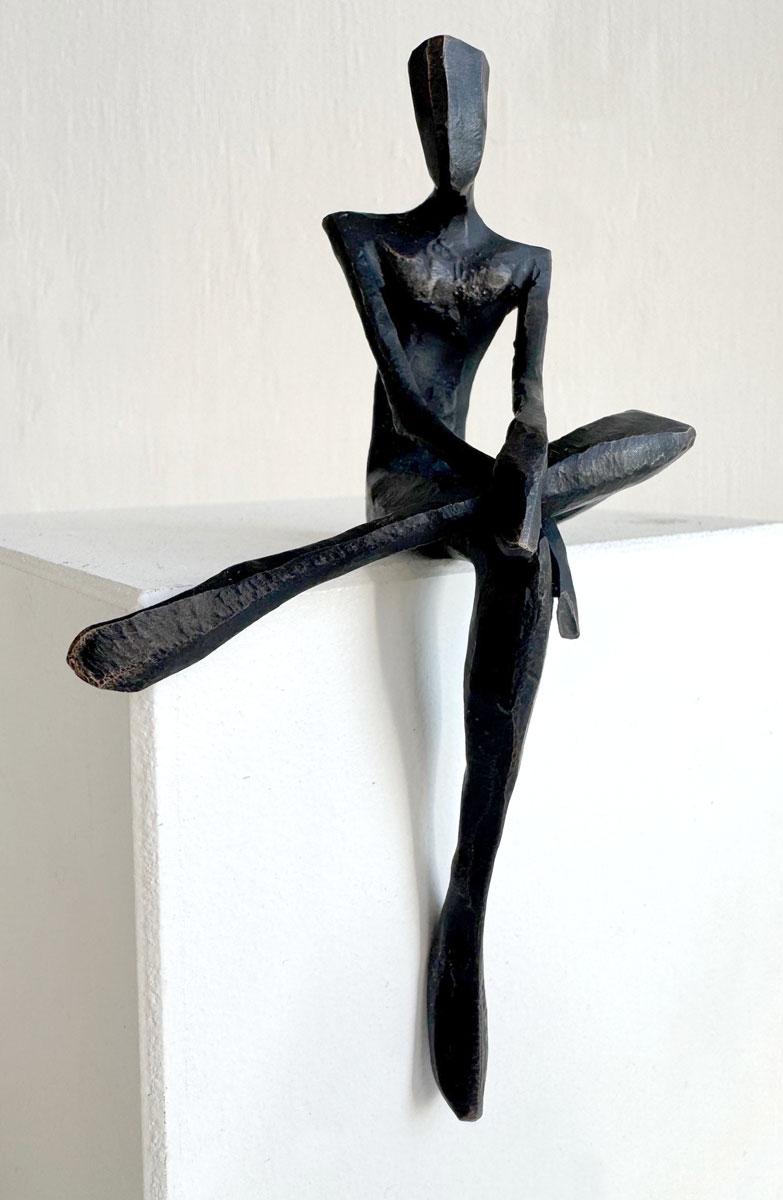 Joe is an elegant figurative bronze sculpture by Nando Kallweit.

Modelled on modern youthful postures but with a nod to the importance of heritage through the stylised Egyptian-influenced head. A lovely piece on its own or with a group of