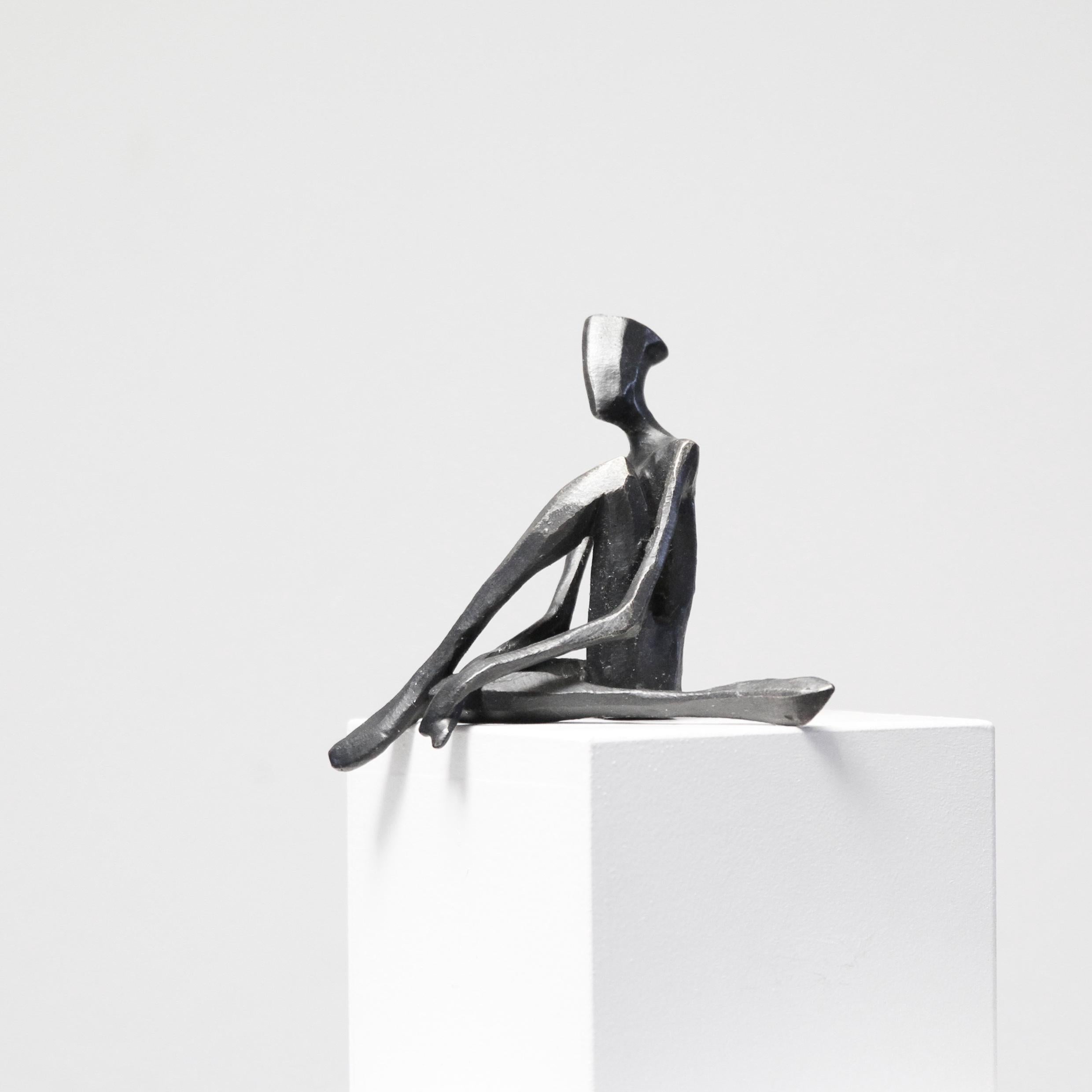John von Nando Kallweit.  Elegante figurative Skulptur. im Angebot 2