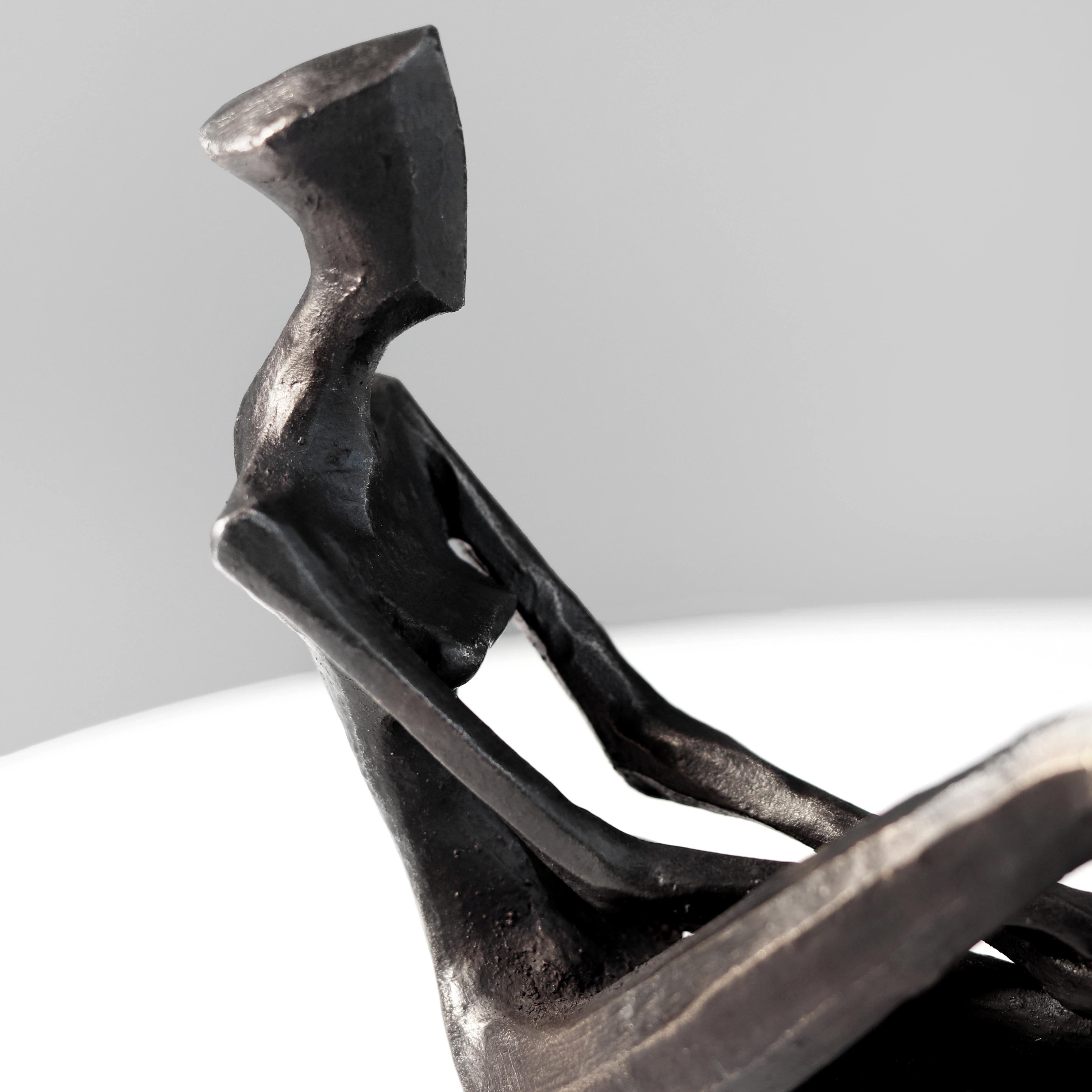 Juliana II (7/25) - Original zeitgenössische figurative abstrakte Bronzeskulptur im Angebot 2