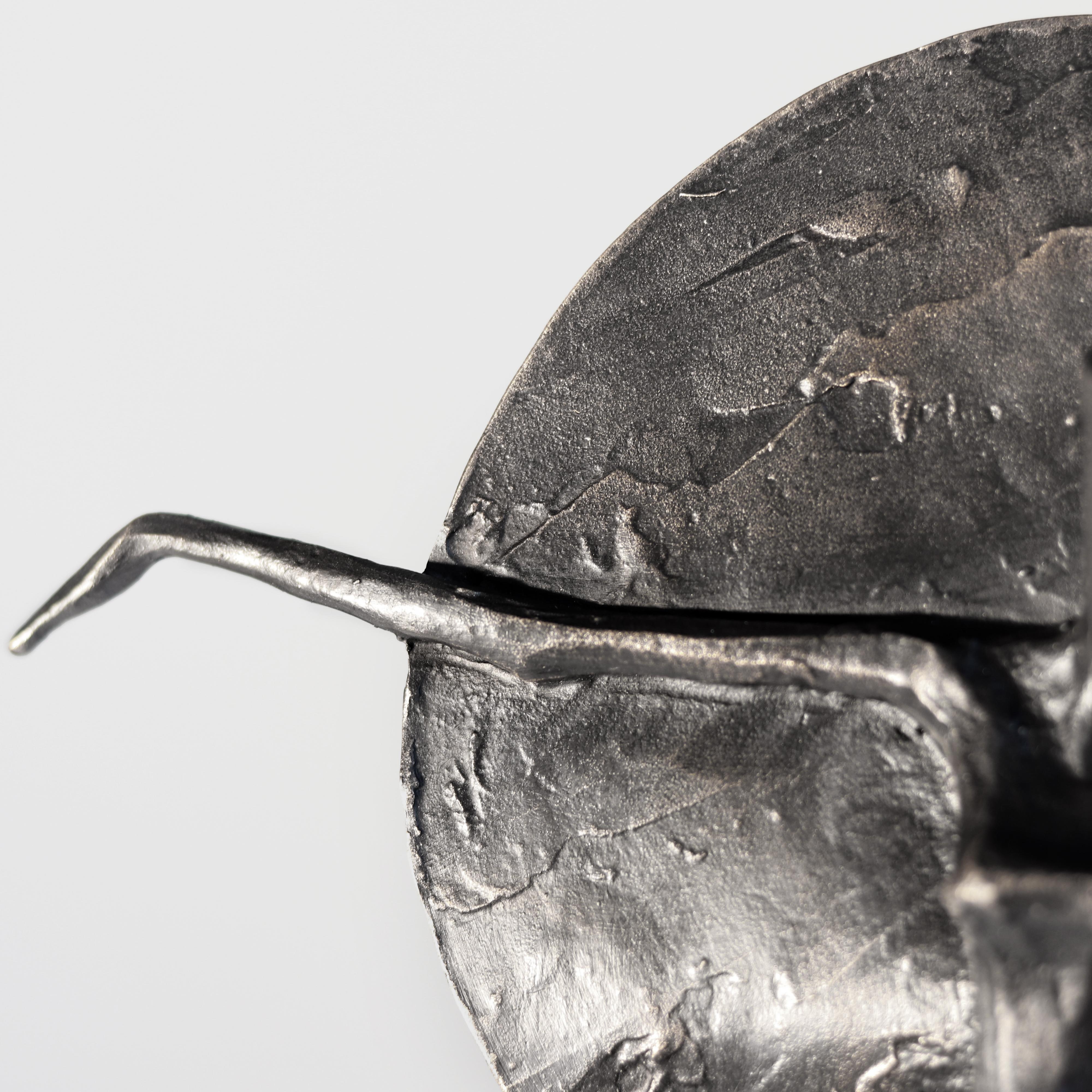 German sculptor Nando Kallweit produces figurative bronze sculptures and reliefs with aquiline and a graceful modern appeal. Kallweit is inspired by seemingly disparate cultures; the strength of ancient Egyptian sculptures, the dynamic forms of the