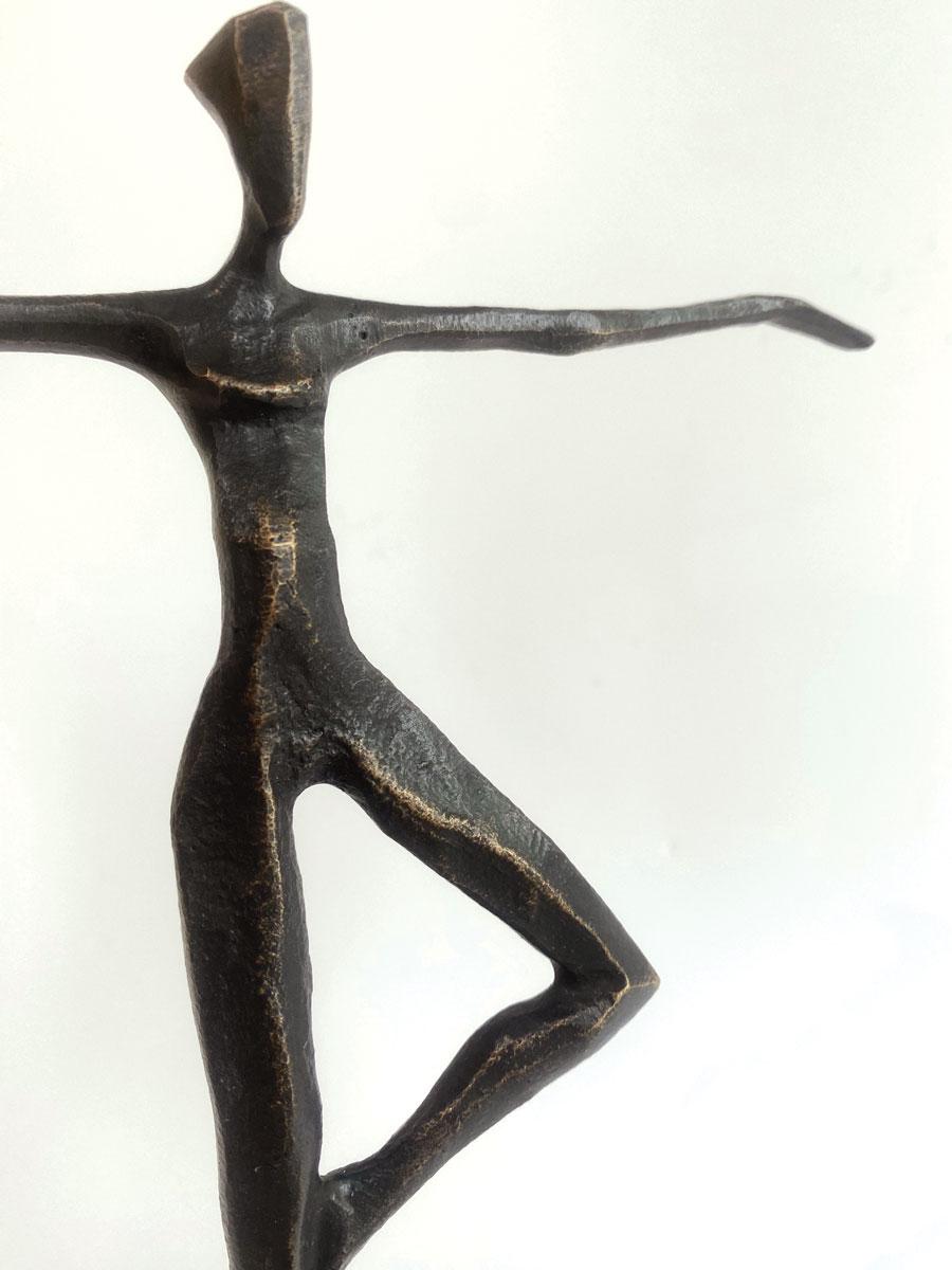 Maddison de Nando Kallweit.  Sculpture figurative élégante. en vente 3