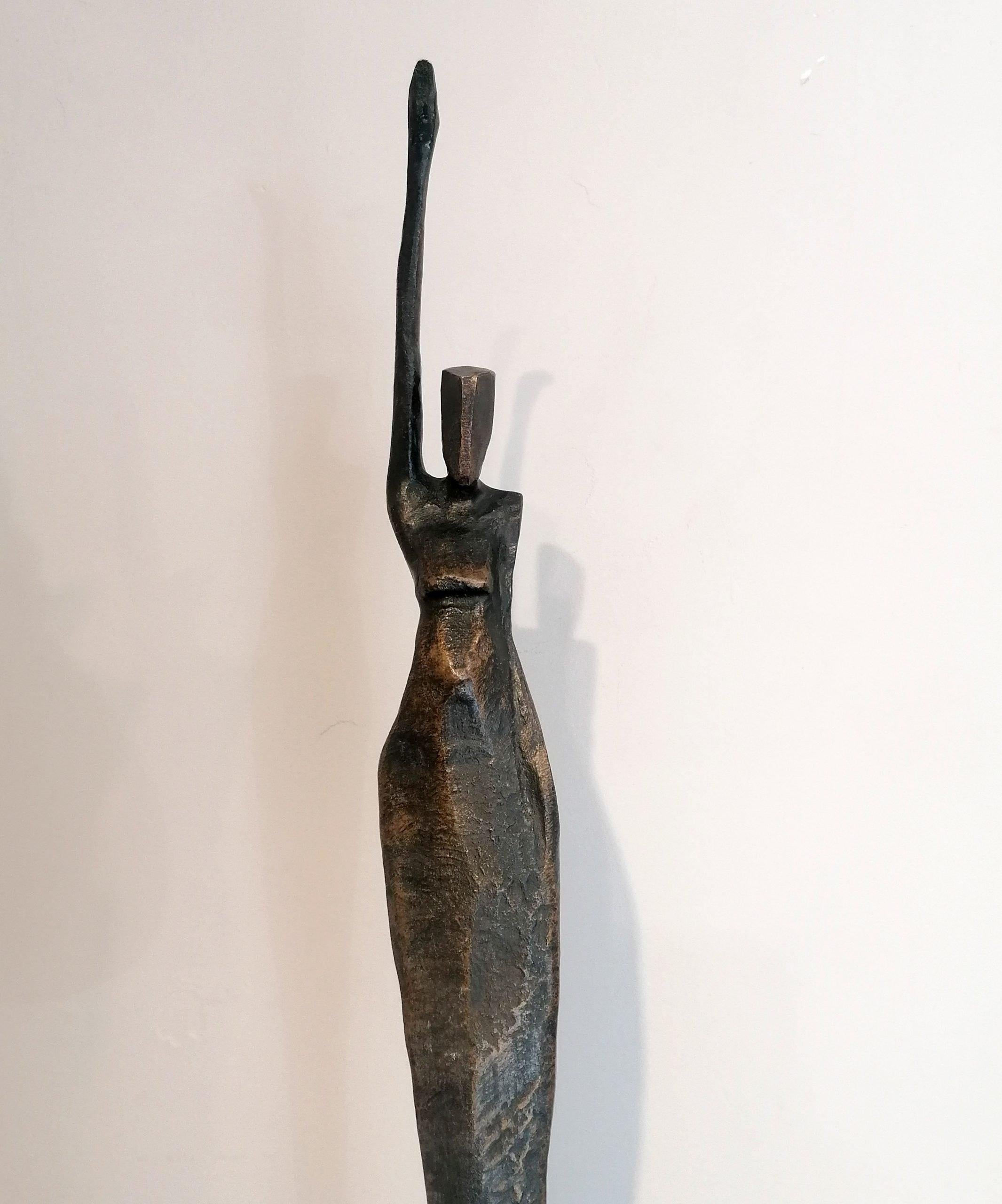Madeleine von Nando Kallweit.  
Bronzeskulptur, Auflage: 7

Abmessungen: 153cm hoch