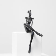 Maggy by Nando Kallweit.  Elegant figurative sculpture.