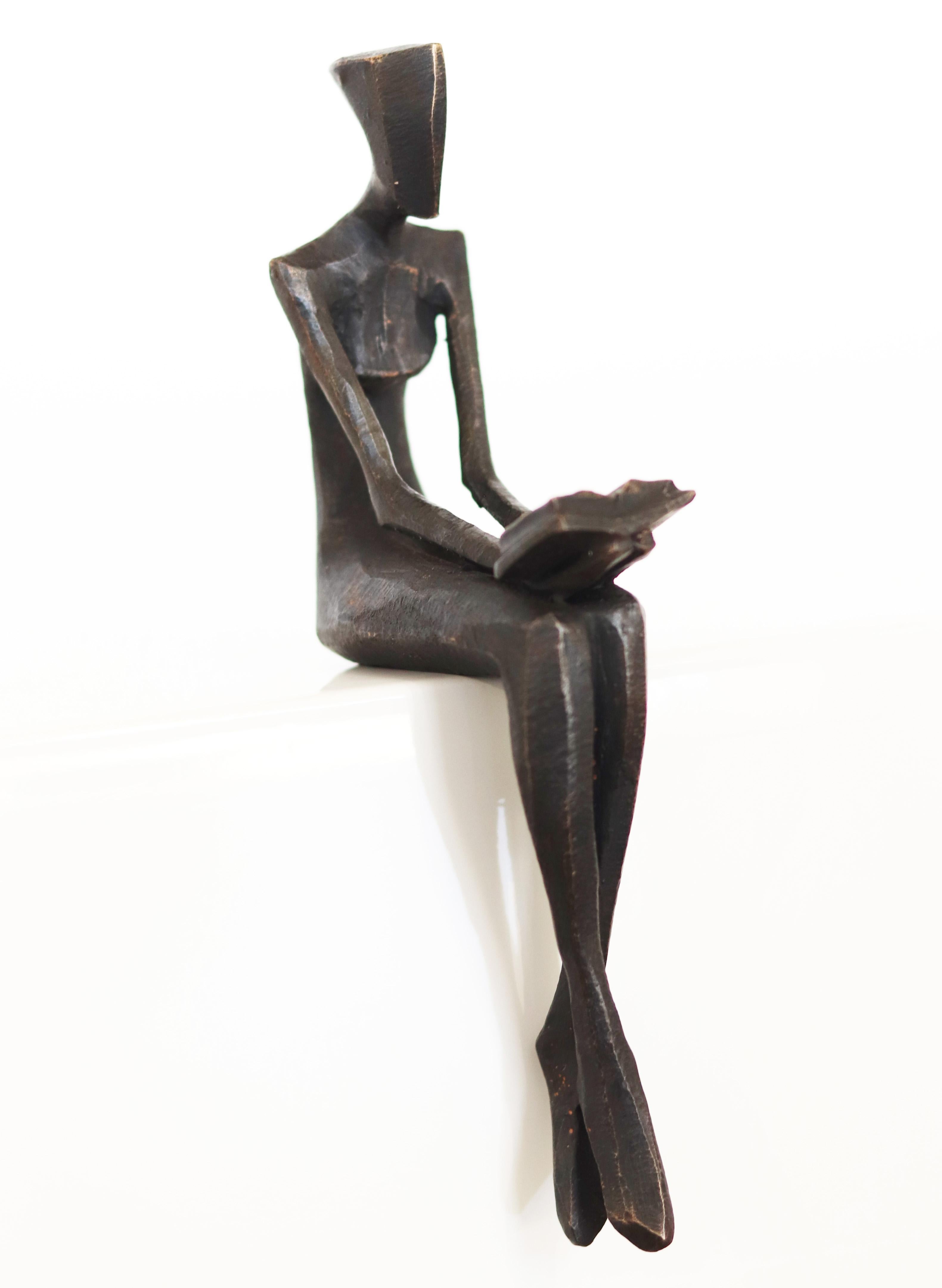 Martina -  Escultura figurativa de bronce única en su género en venta 1