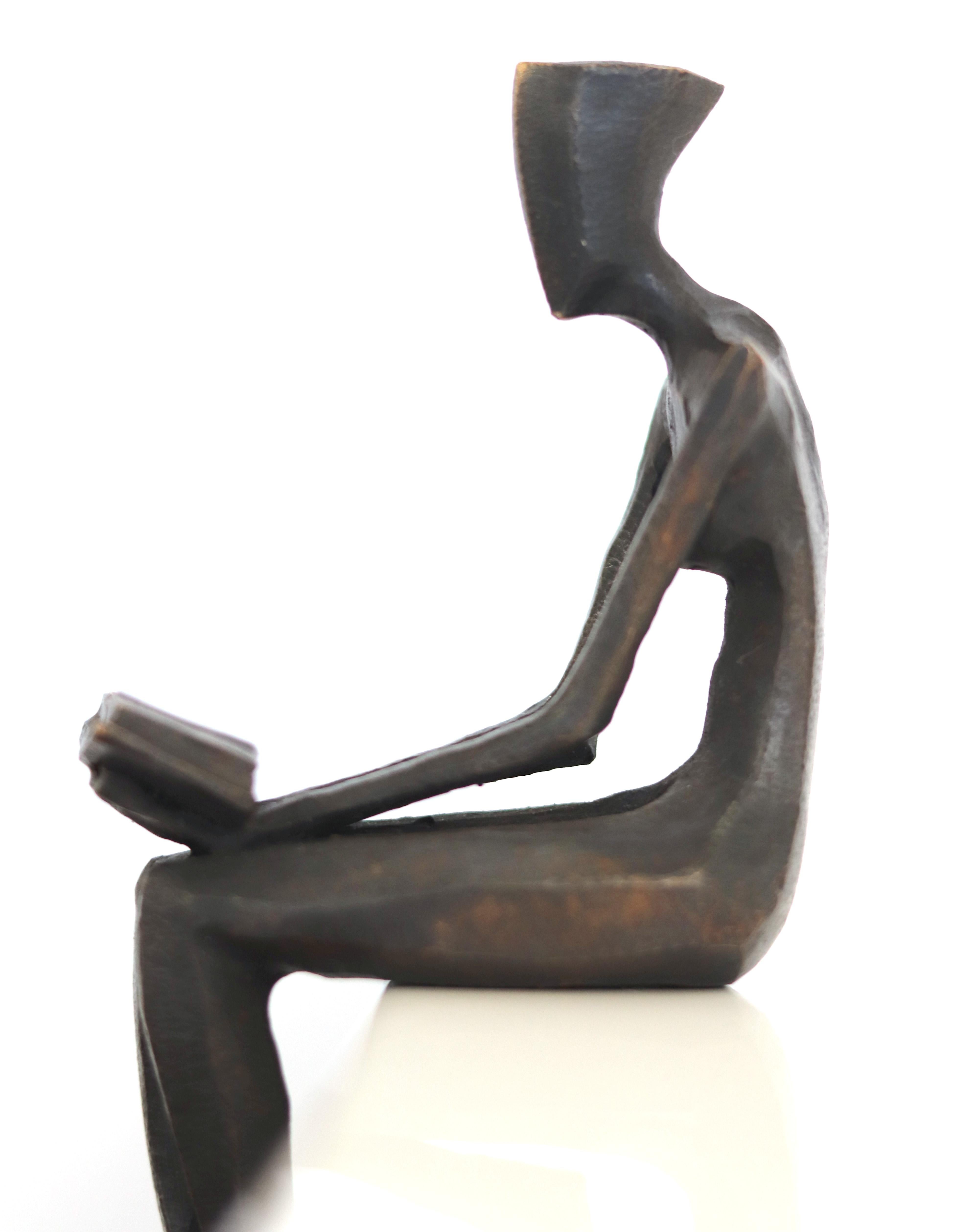 Martina -  Escultura figurativa de bronce única en su género en venta 2