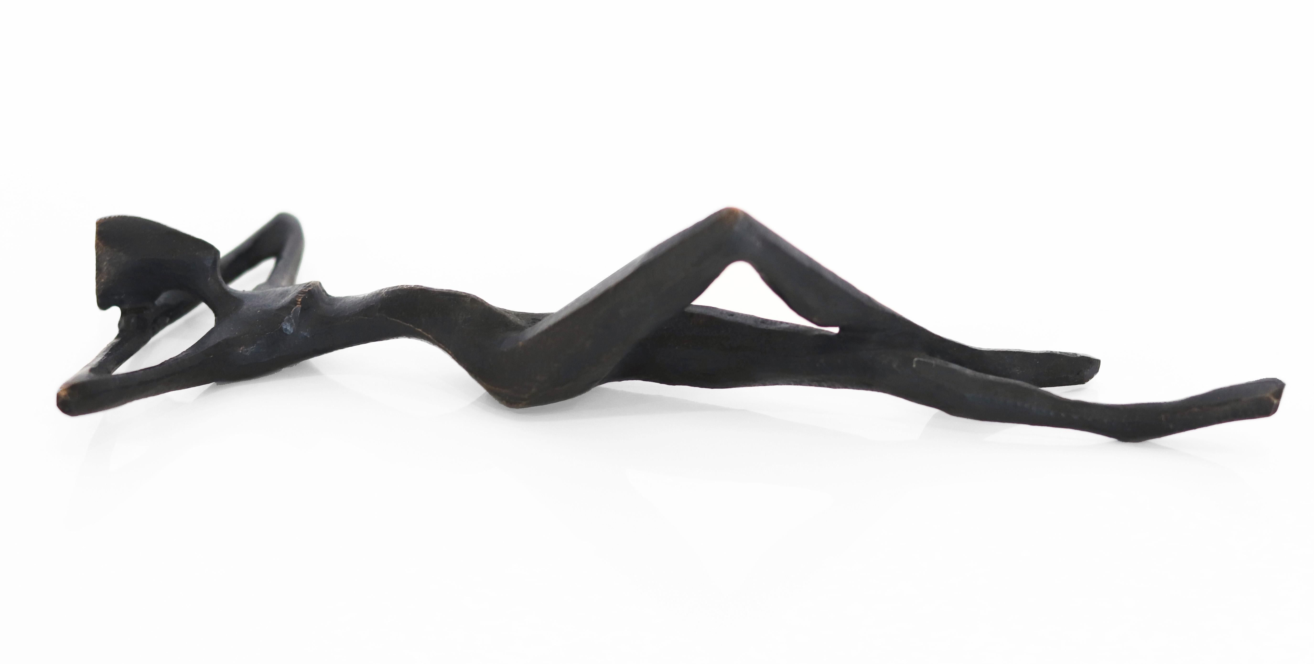 María - Pequeña escultura figurativa abstracta de bronce para estantería o mesa