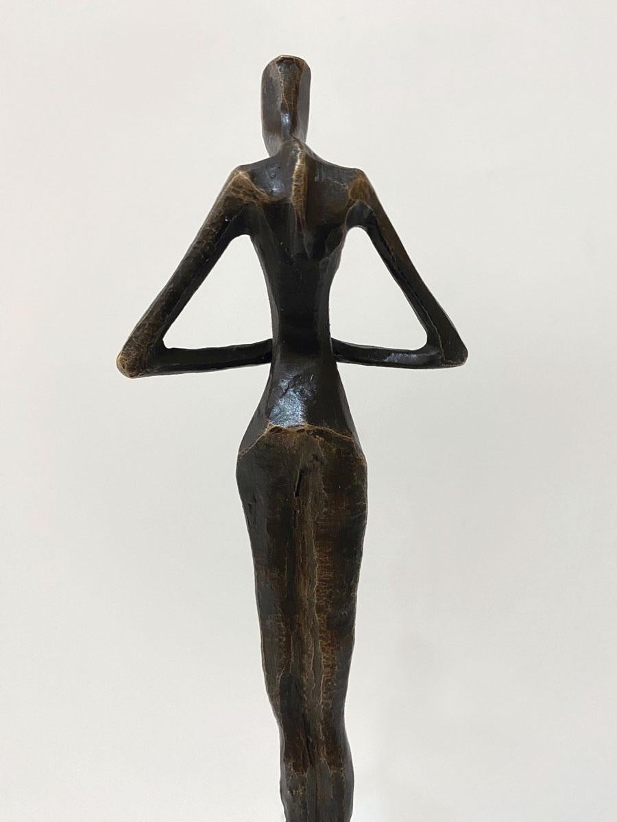 Melodía II de Nando Kallweit.  Elegante escultura figurativa. en venta 2