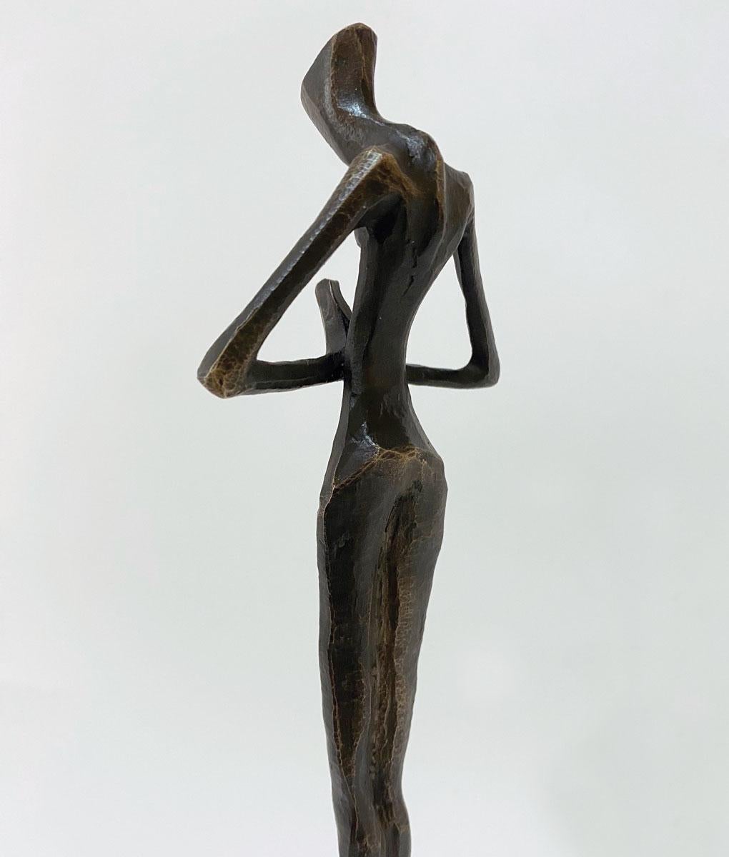 Melodía II de Nando Kallweit.  Elegante escultura figurativa. en venta 4