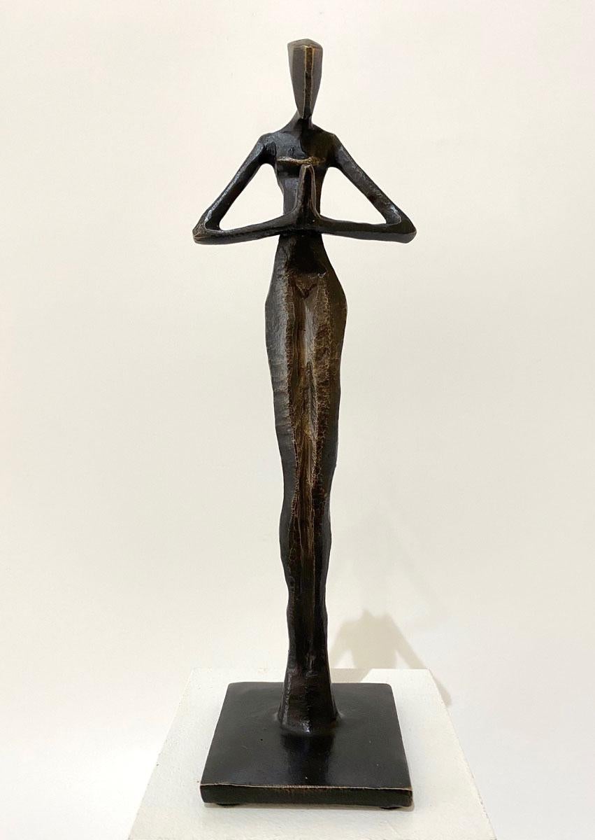 Melodía II es una escultura figurativa de bronce en pose relajada de Nando Kallweit.

Modelada a partir de posturas juveniles modernas, pero con un guiño a la importancia de la herencia a través de la estilizada cabeza de influencia egipcia. Una