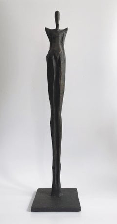 Michael de Nando Kallweit. Élégante sculpture figurative en bronze de forme masculine.