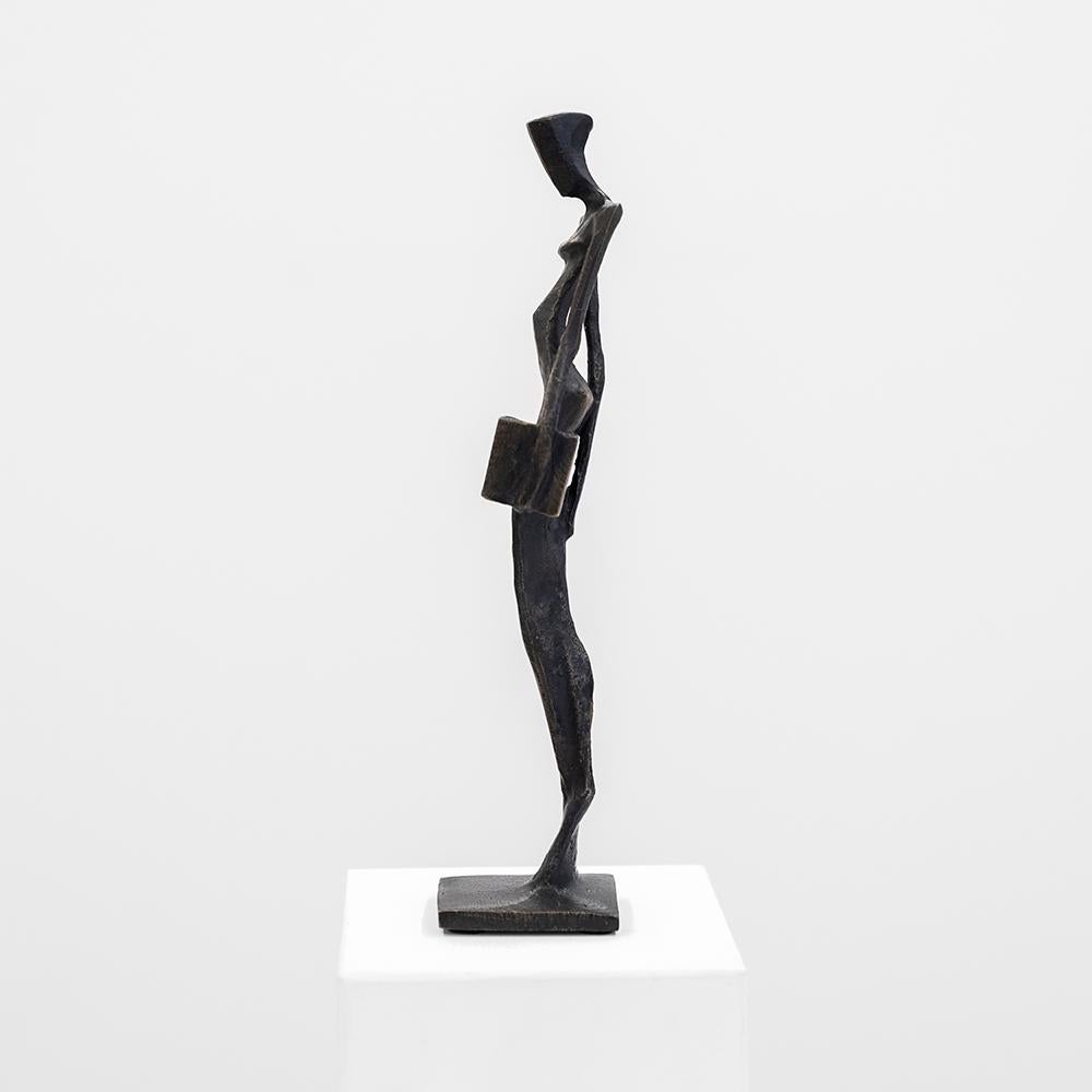 Nando Kallweit, Escultura figurativa de bronce, ELSIE, edición limitada, obra de arte en venta 3