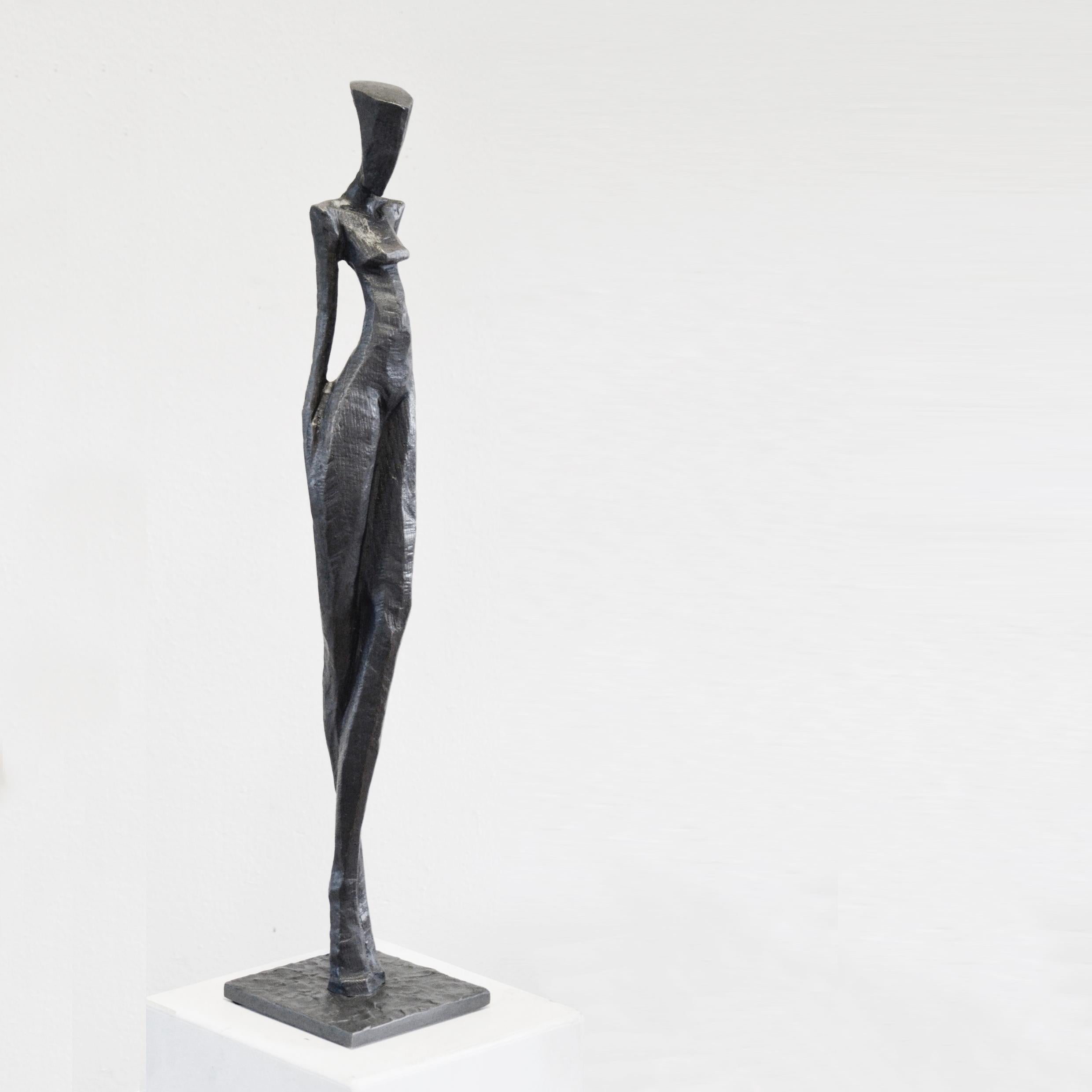 Nathalie di Nando Kallweit. Elegante scultura in bronzo in edizione limitata in vendita 2
