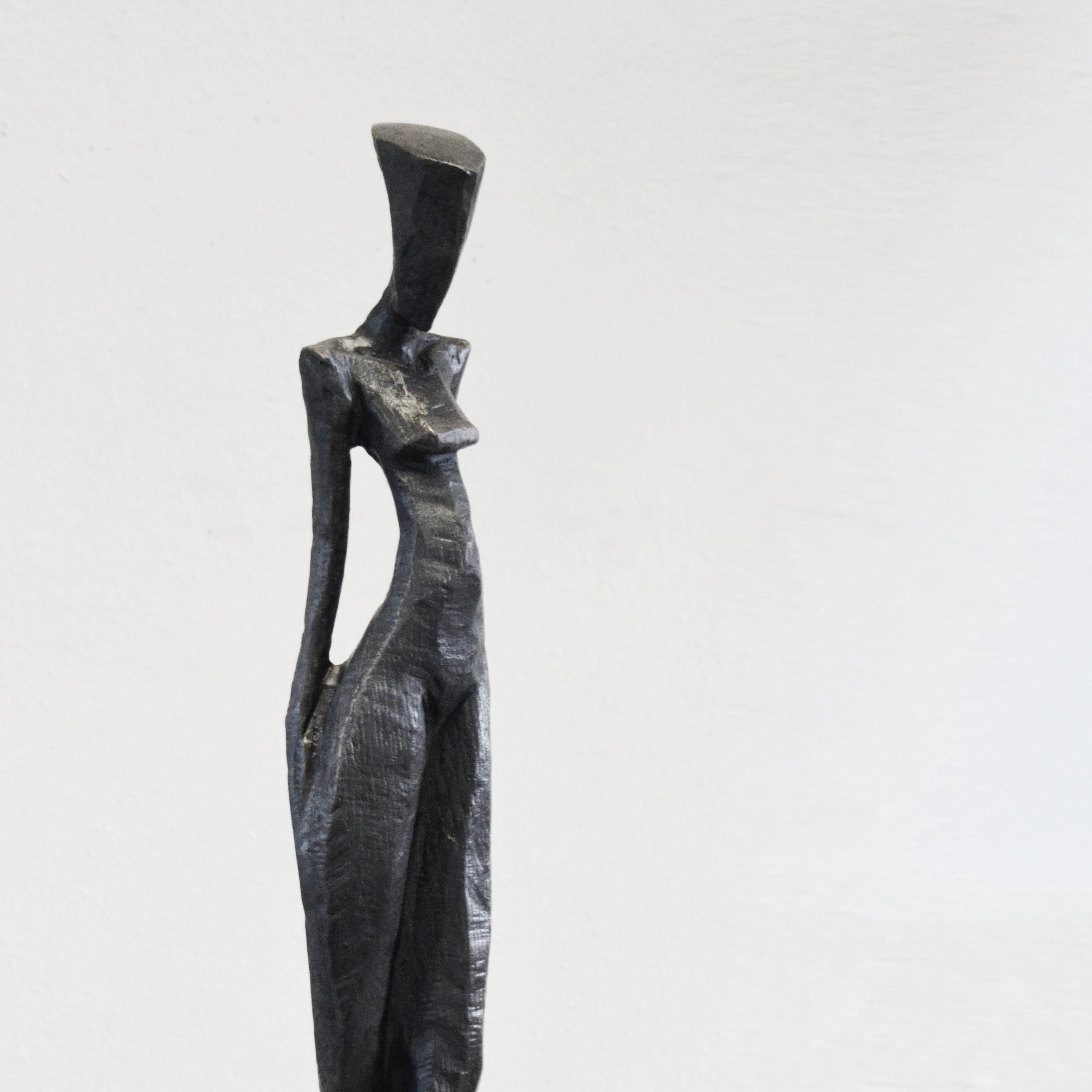 Nathalie di Nando Kallweit. Elegante scultura in bronzo in edizione limitata in vendita 3