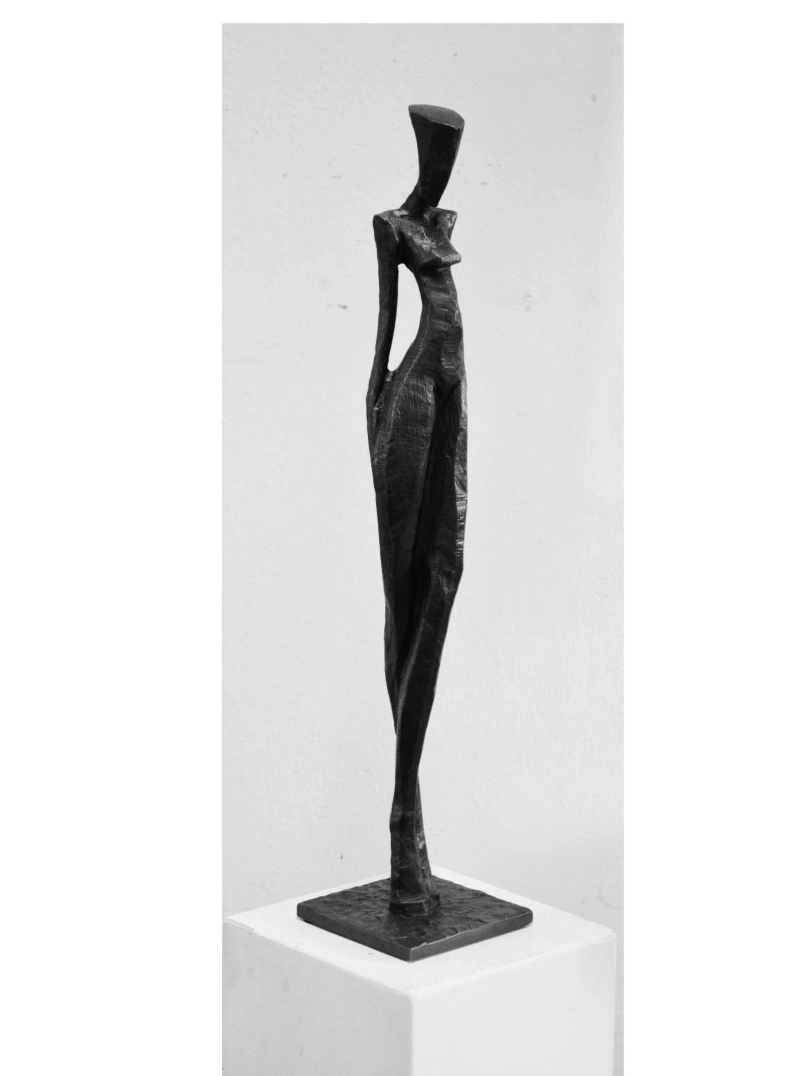 Nathalie di Nando Kallweit. Elegante scultura in bronzo in edizione limitata in vendita 5
