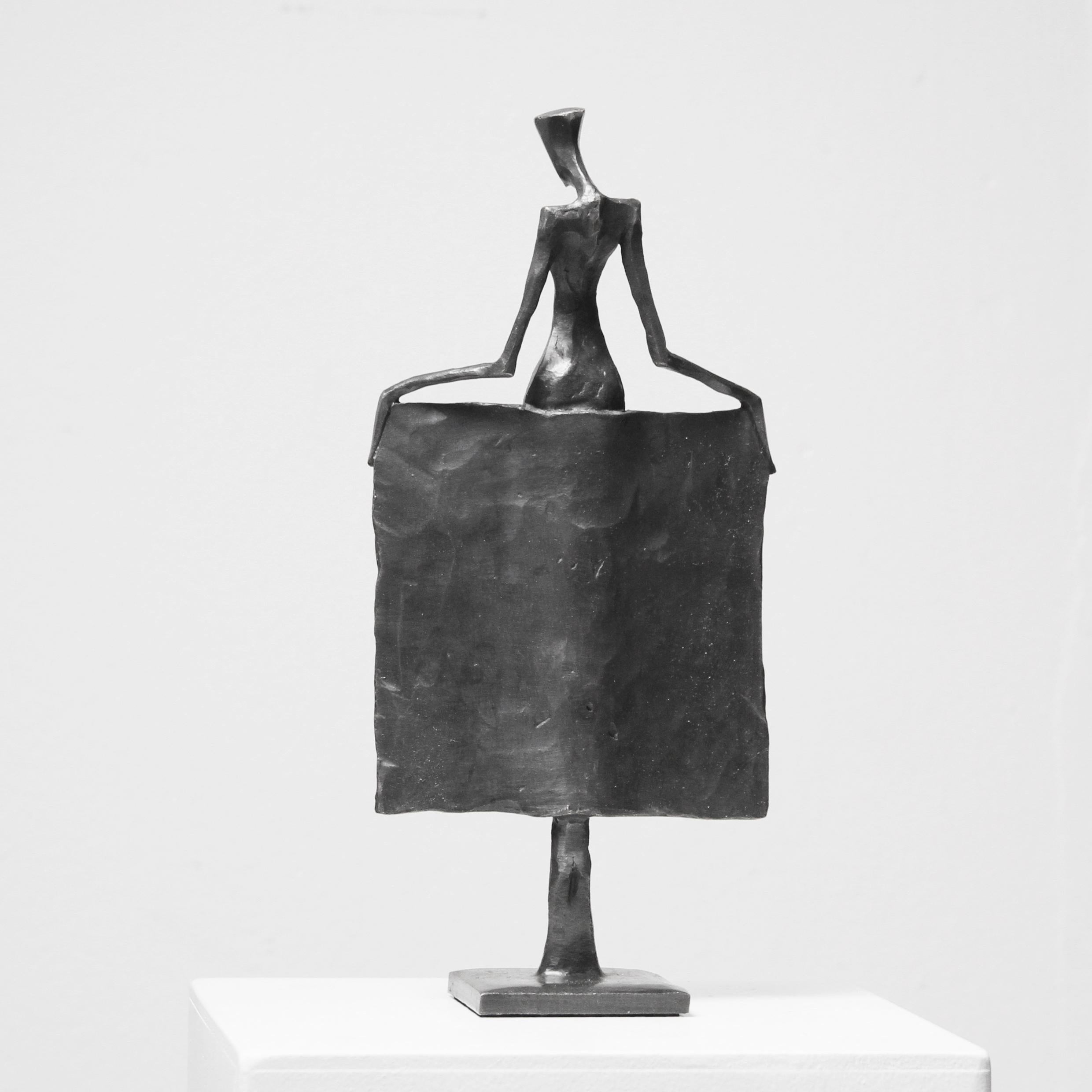 Neile de Nando Kallweit.  Une élégante sculpture figurative en bronze représentant une femme nue en vente 2