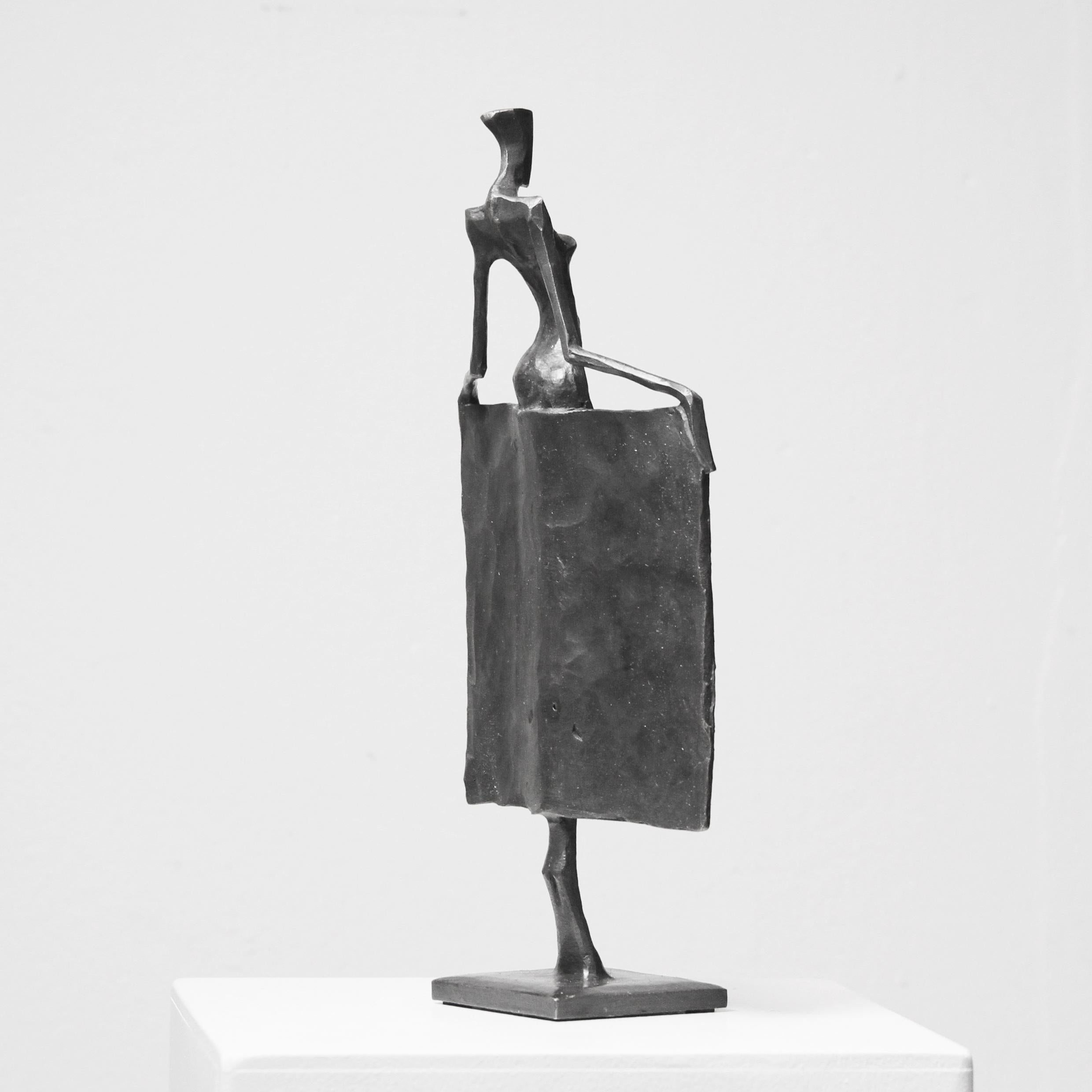 Neile de Nando Kallweit.  Une élégante sculpture figurative en bronze représentant une femme nue en vente 3