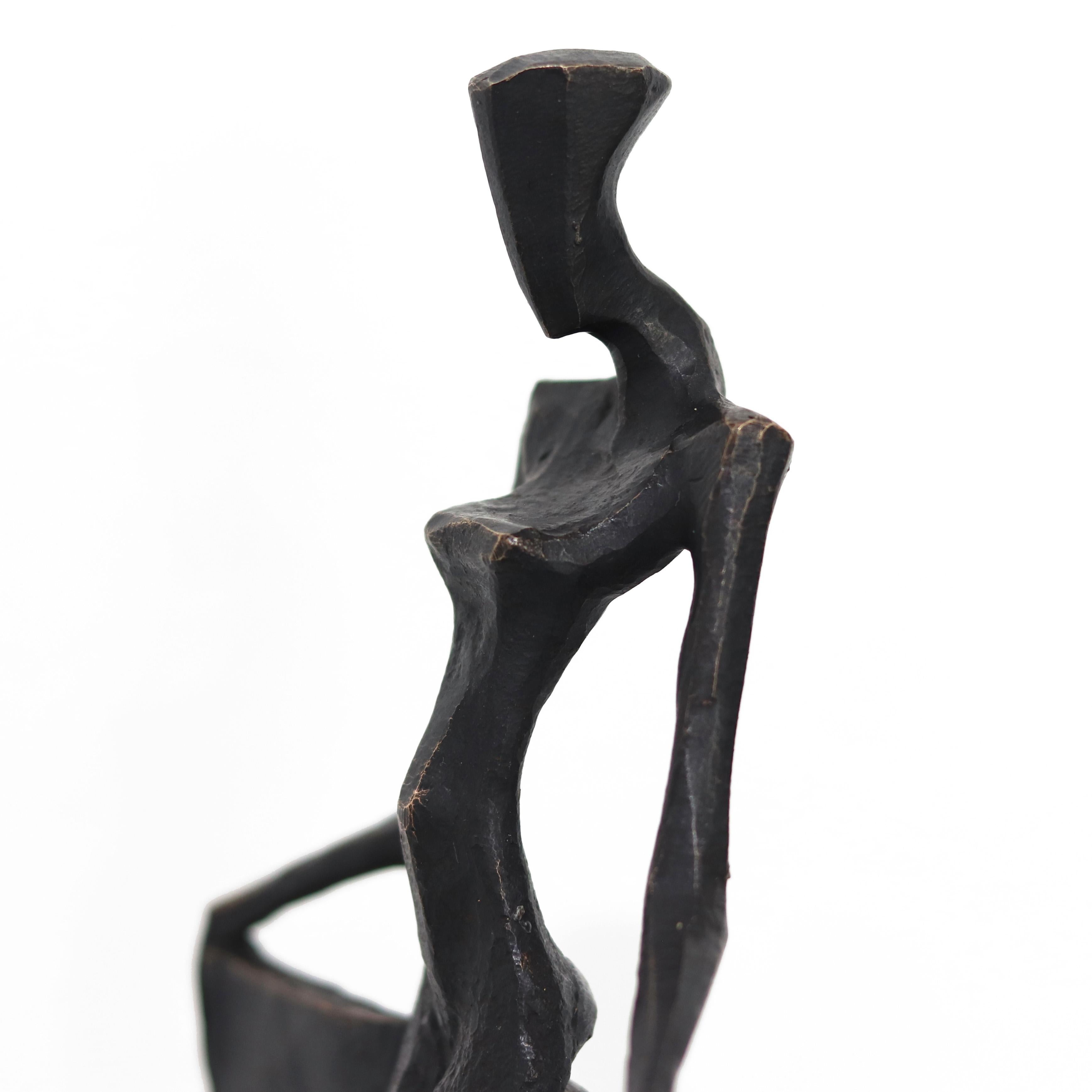 Neile  - Graciosa Figura Femenina Escultura Cubista Moderna de Bronce Macizo - Sculpture Abstracto de Nando Kallweit