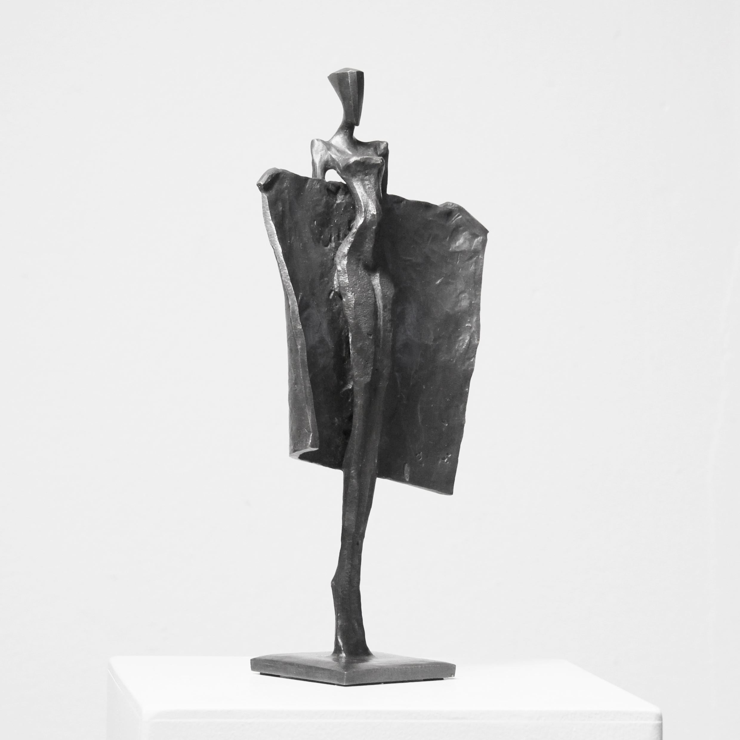 Nele di Nando Kallweit.  Un'elegante scultura figurativa in bronzo di una donna nuda in vendita 2