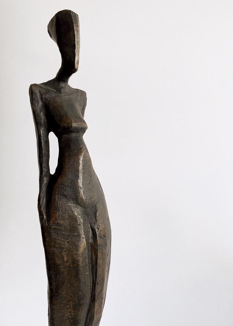 Piage es una elegante escultura figurativa de bronce de Nando Kallweit.

La obra de Nando Kallweit celebra la forma humana moderna al tiempo que reconoce que nuestra individualidad está moldeada por nuestra herencia. Una herencia de nuestros padres,