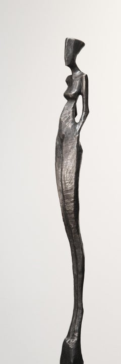 Patricia III di Nando Kallweit. Scultura in bronzo alta ed elegante di figura umana.