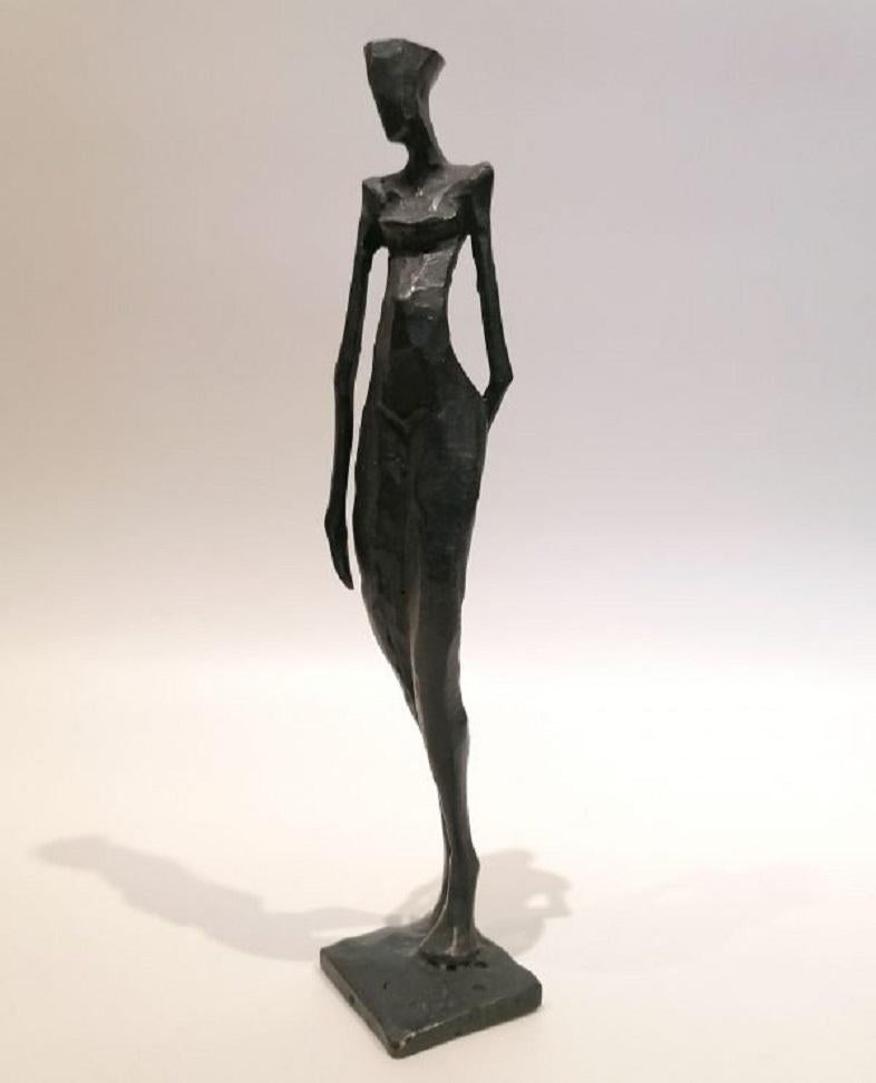 Reni by Nando Kallweit.  Elegant bronze Sculpture. For Sale 3