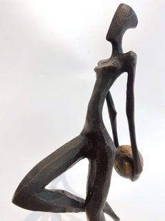 Rhea by Nando Kallweit.  Elegant figurative sculpture.