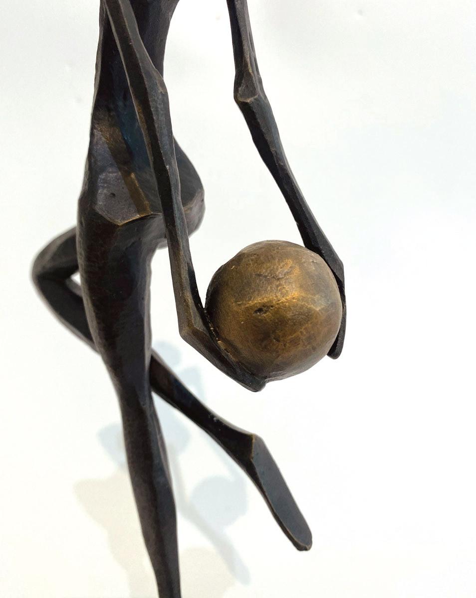 Rea de Nando Kallweit.  Elegante escultura figurativa. en venta 4