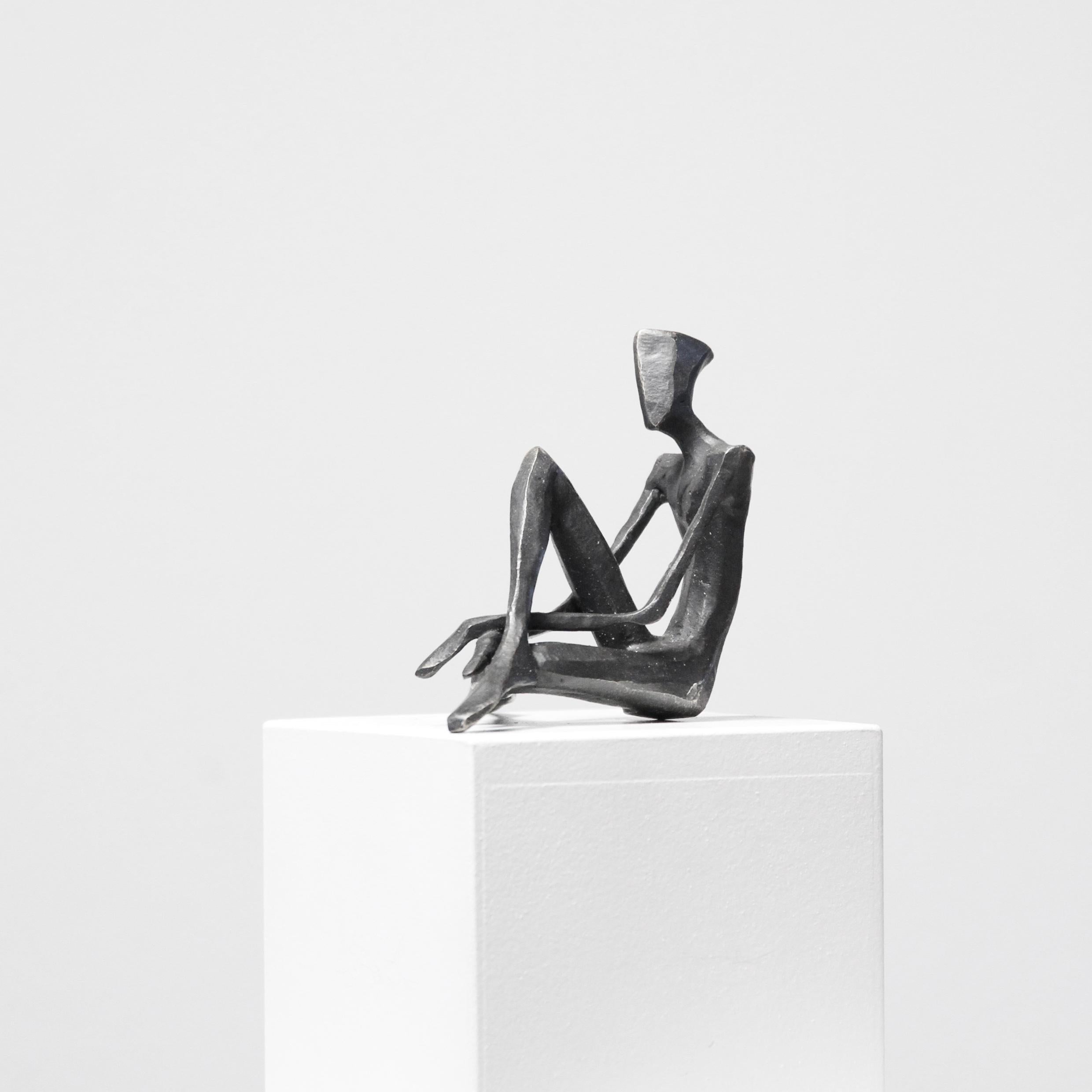 Rob von Nando Kallweit.  Die figurative Skulptur ist eine Skulptur der Moderne. im Angebot 2