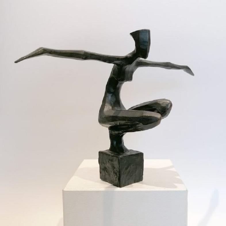 Rosi de Nando Kallweit. Sculpture figurative en bronze représentant une femme. en vente 2