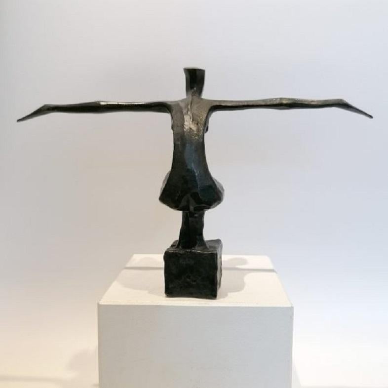 Rosi de Nando Kallweit. Sculpture figurative en bronze représentant une femme. en vente 3