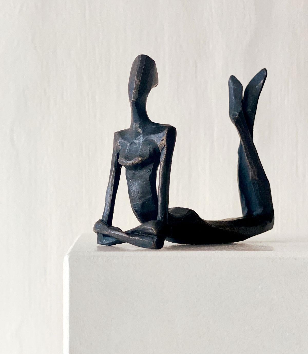 Seane #II von Nando Kallweit.  Elegante figurative Skulptur. im Angebot 3