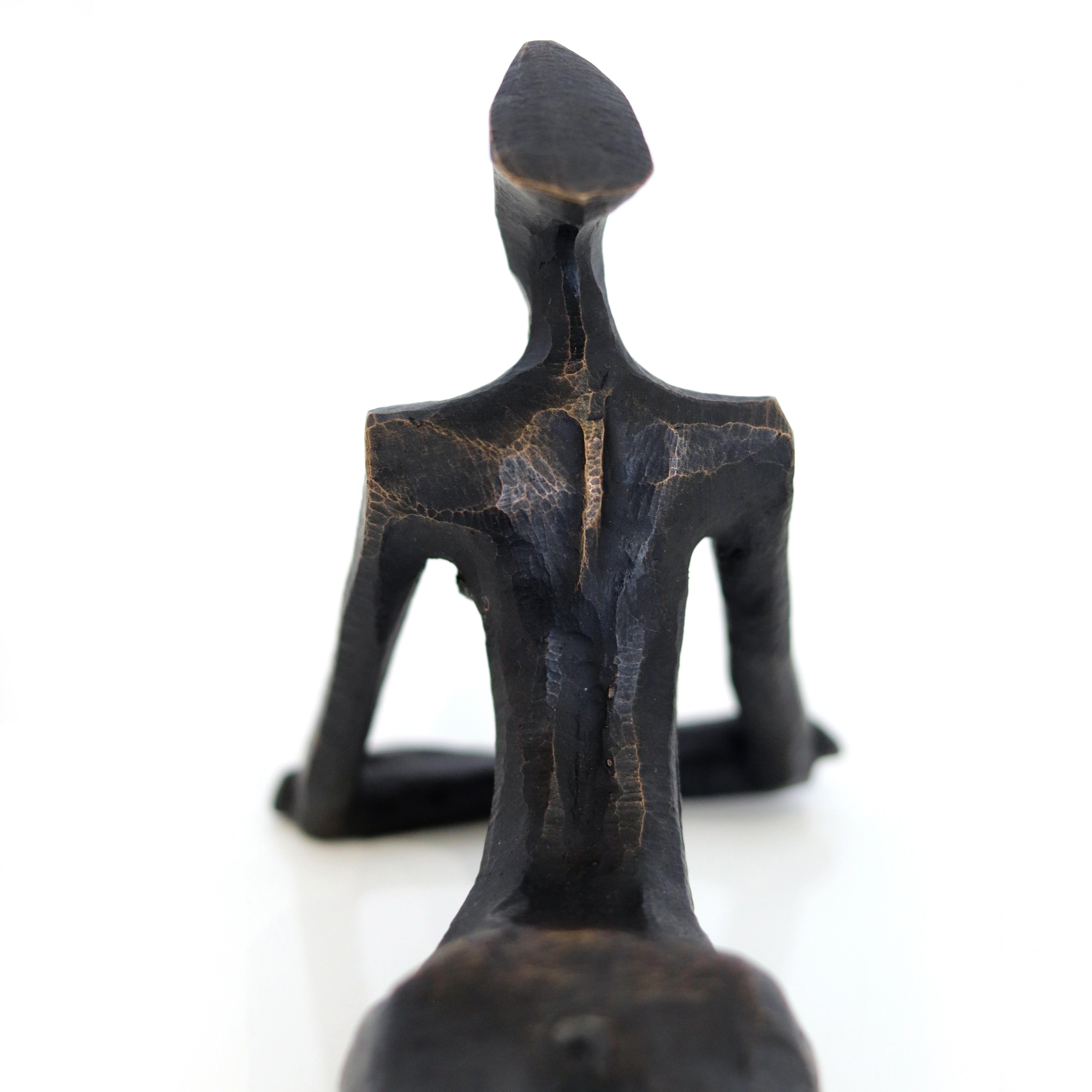 Seane III -  Escultura figurativa abstracta de bronce para estantería o mesa en venta 5