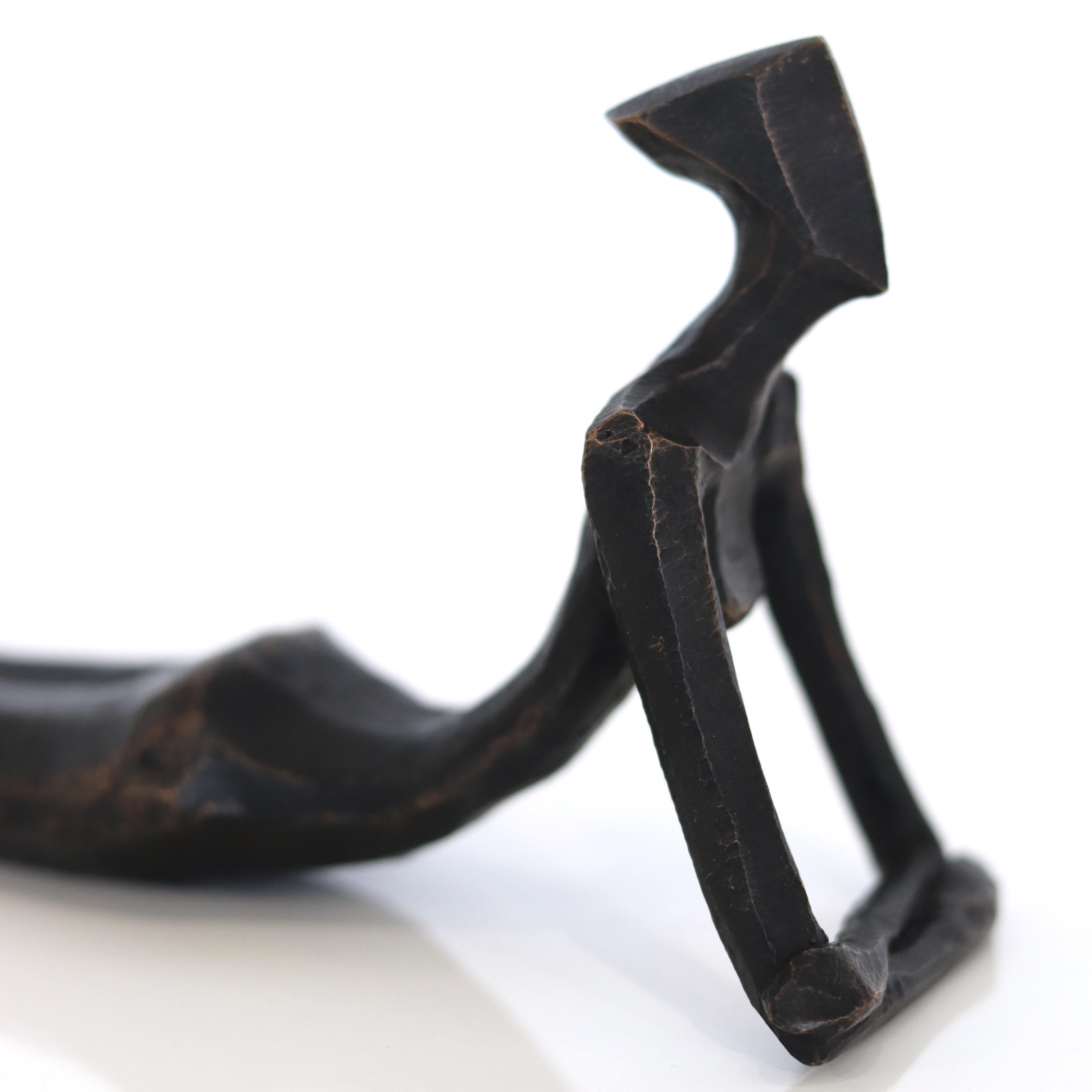 Seane III -  Escultura figurativa abstracta de bronce para estantería o mesa - Figurative Sculpture Oro de Nando Kallweit