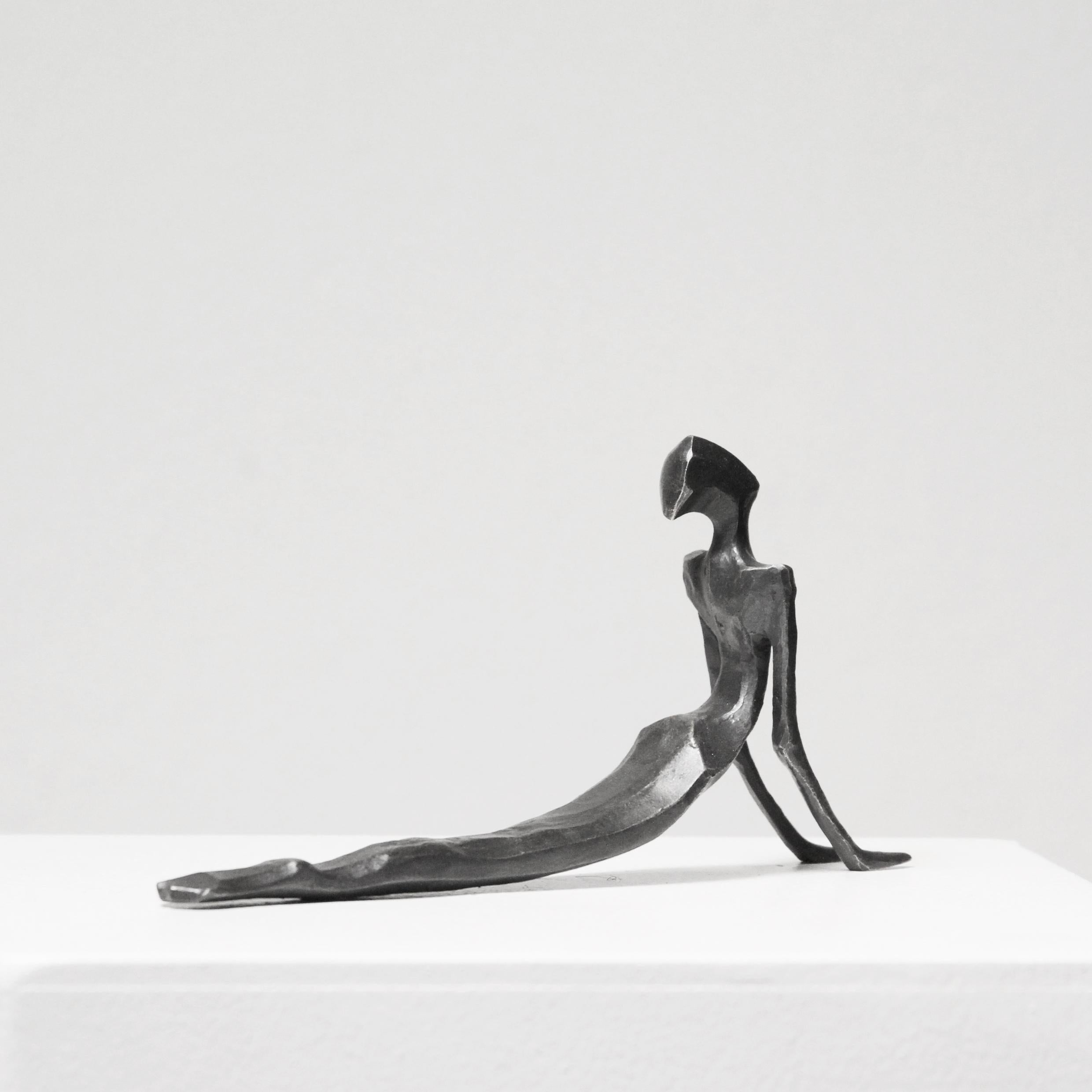 Sharon II. Por Nando Kallweit. Elegante escultura figurativa de bronce de una mujer en venta 2