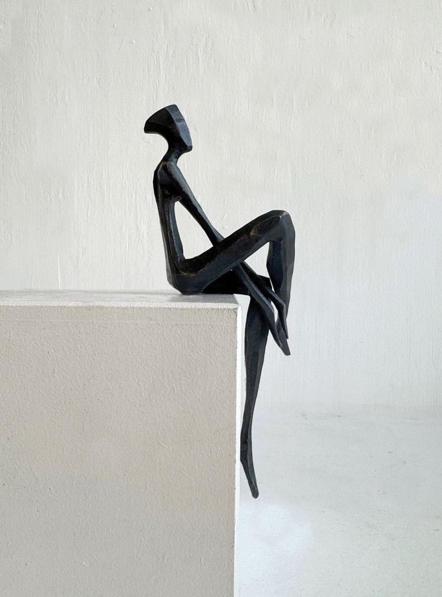 Silvi by Nando Kallweit. Elegant figurative sculpture. For Sale 4