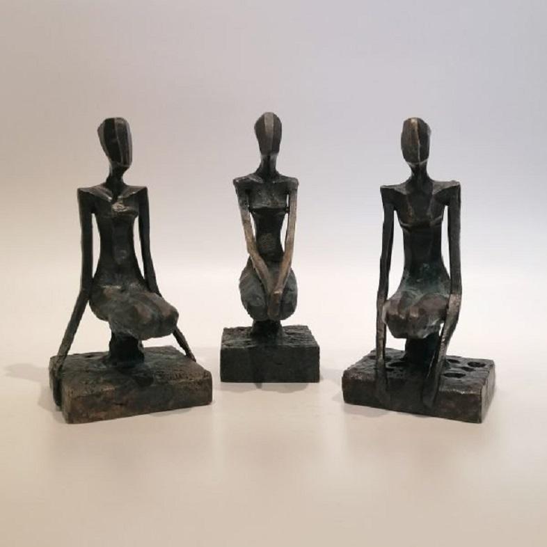 Wildleder von Nando Kallweit. Bronzeskulptur einer menschlichen Figur aus Bronze. Serial-Unikat. im Angebot 3