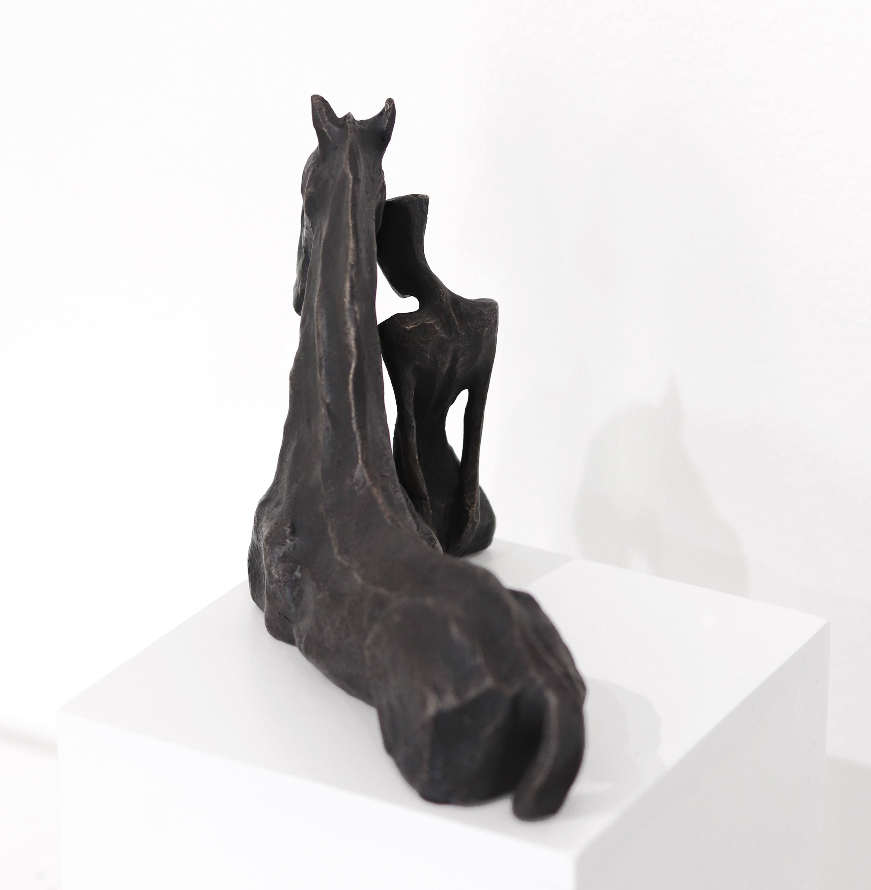 Susi Con Cavallo – Pferd und weibliche Figur, einzigartige kubistische Bronzeskulptur – Sculpture von Nando Kallweit