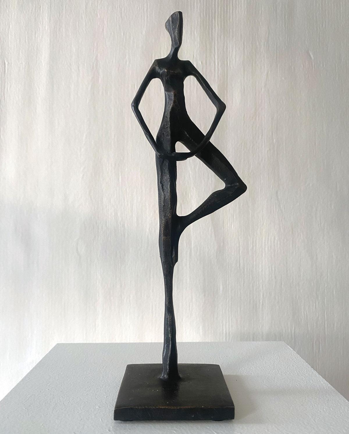 Swami II is an elegant figurative bronze sculpture by Nando Kallweit.

Modelled on modern youthful postures but with a nod to the importance of heritage through the stylised Egyptian-influenced head. A lovely piece on its own or with a group of
