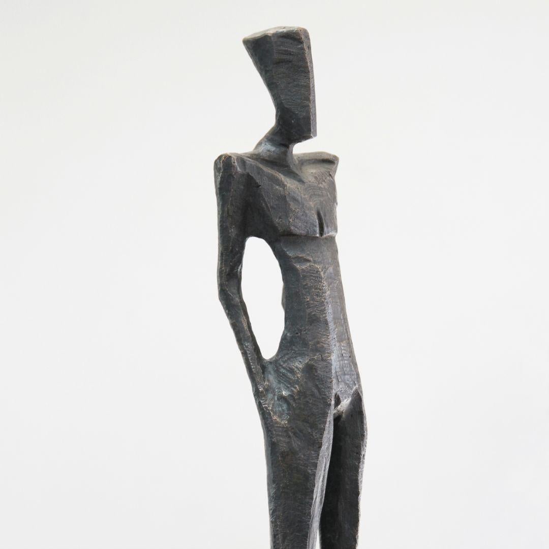 Der Guardian von Nando Kallweit 167cm Elegante Bronzeskulptur einer menschlichen Figur aus Bronze