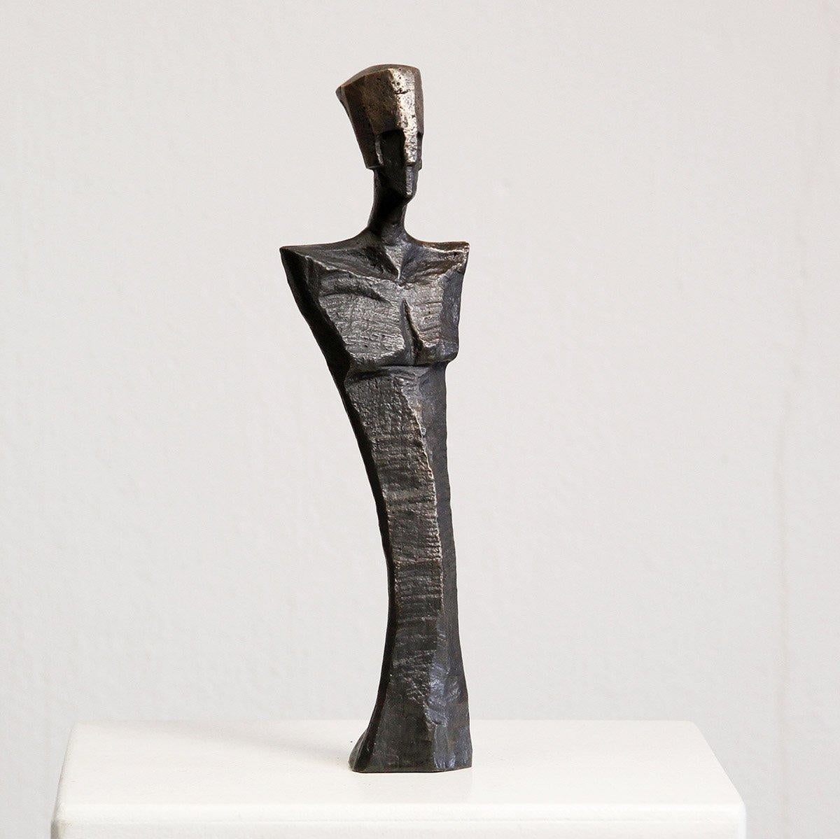 Torso of a King by Nando Kallweit.  Bronze sculpture, edition of 50. 

Often paired with the torso of a Queen.

Dimensions: 26cm x 7cm x 4cm