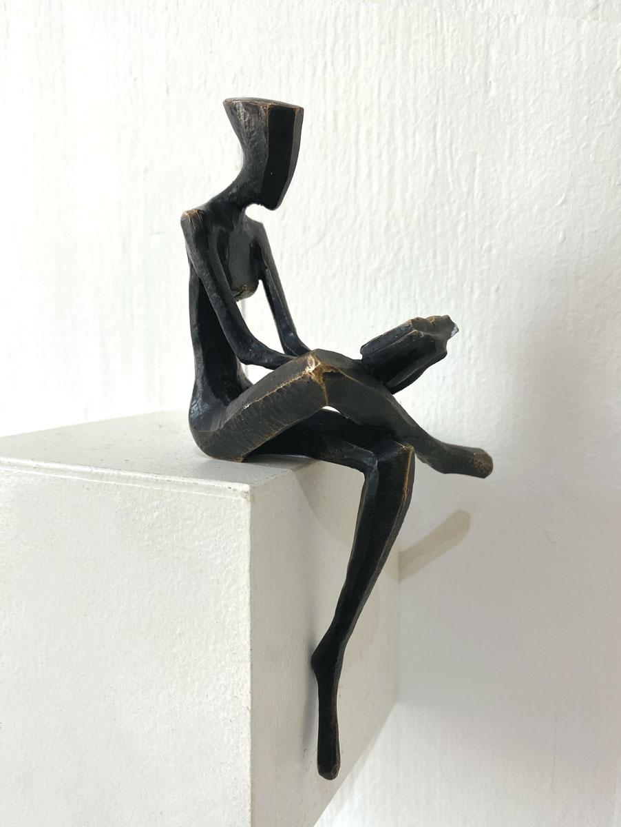Trevor. Par Nando Kallweit. Elegante sculpture figurative en bronze représentant une femme. en vente 4
