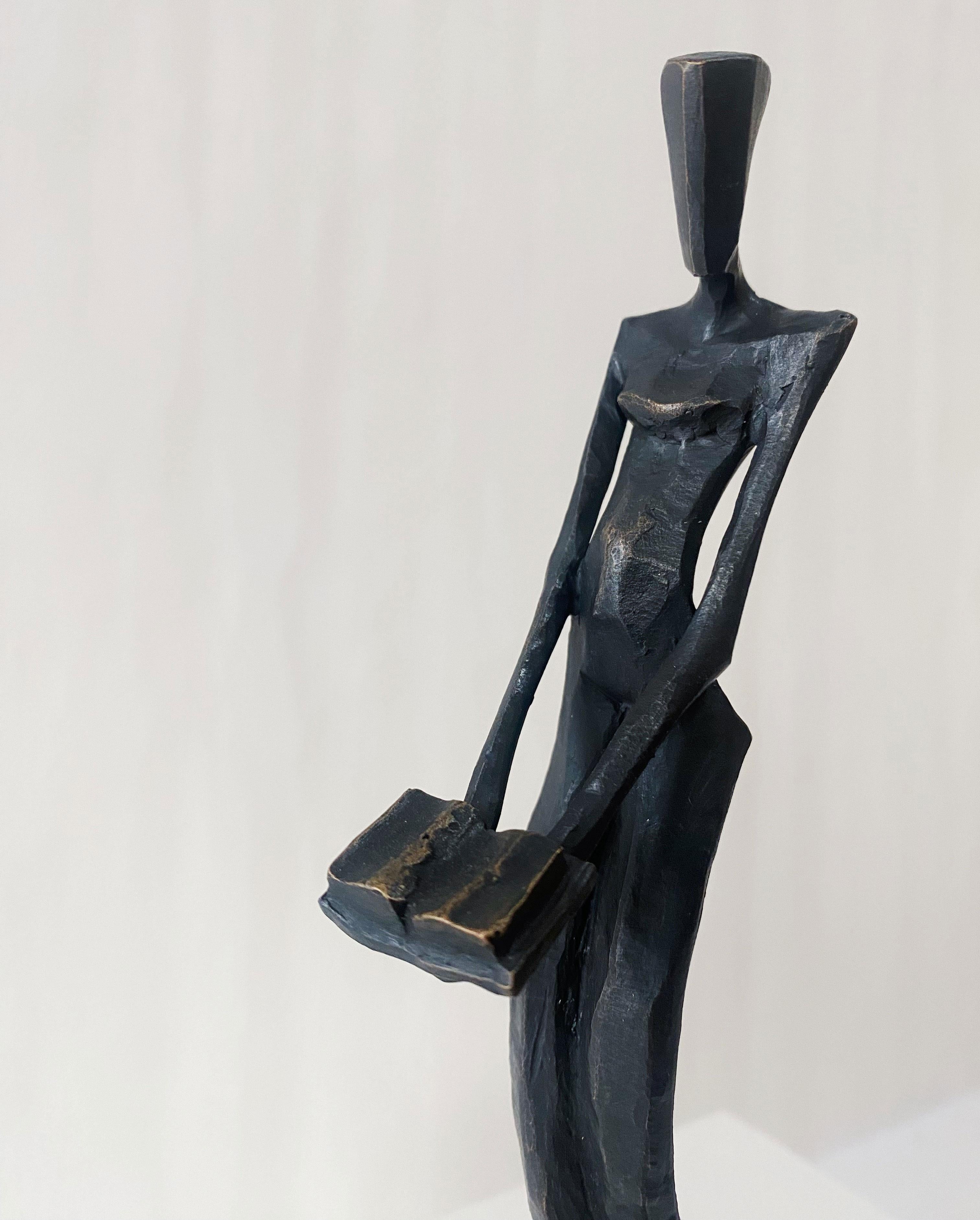 Woman with Book by Nando Kallweit.  Elegant figurative sculpture. For Sale 2