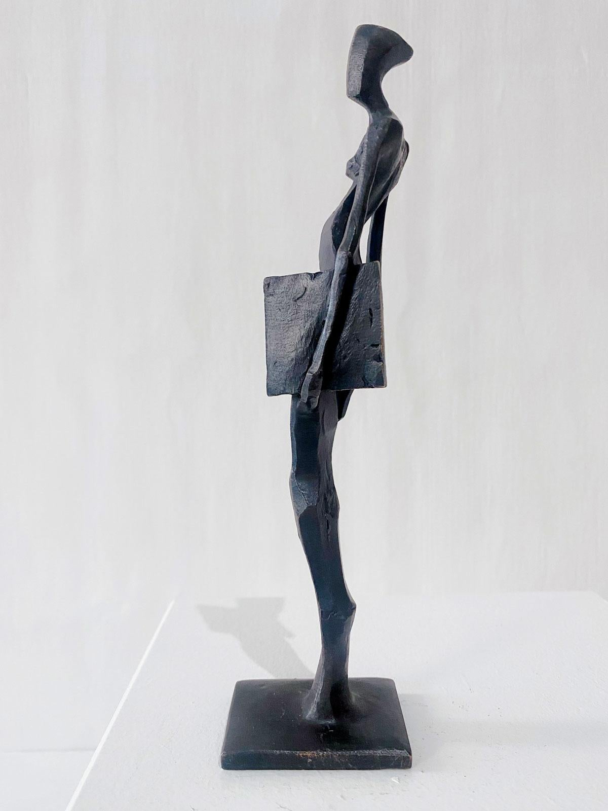 Woman with Photo by Nando Kallweit.  Elegant figurative sculpture. For Sale 2